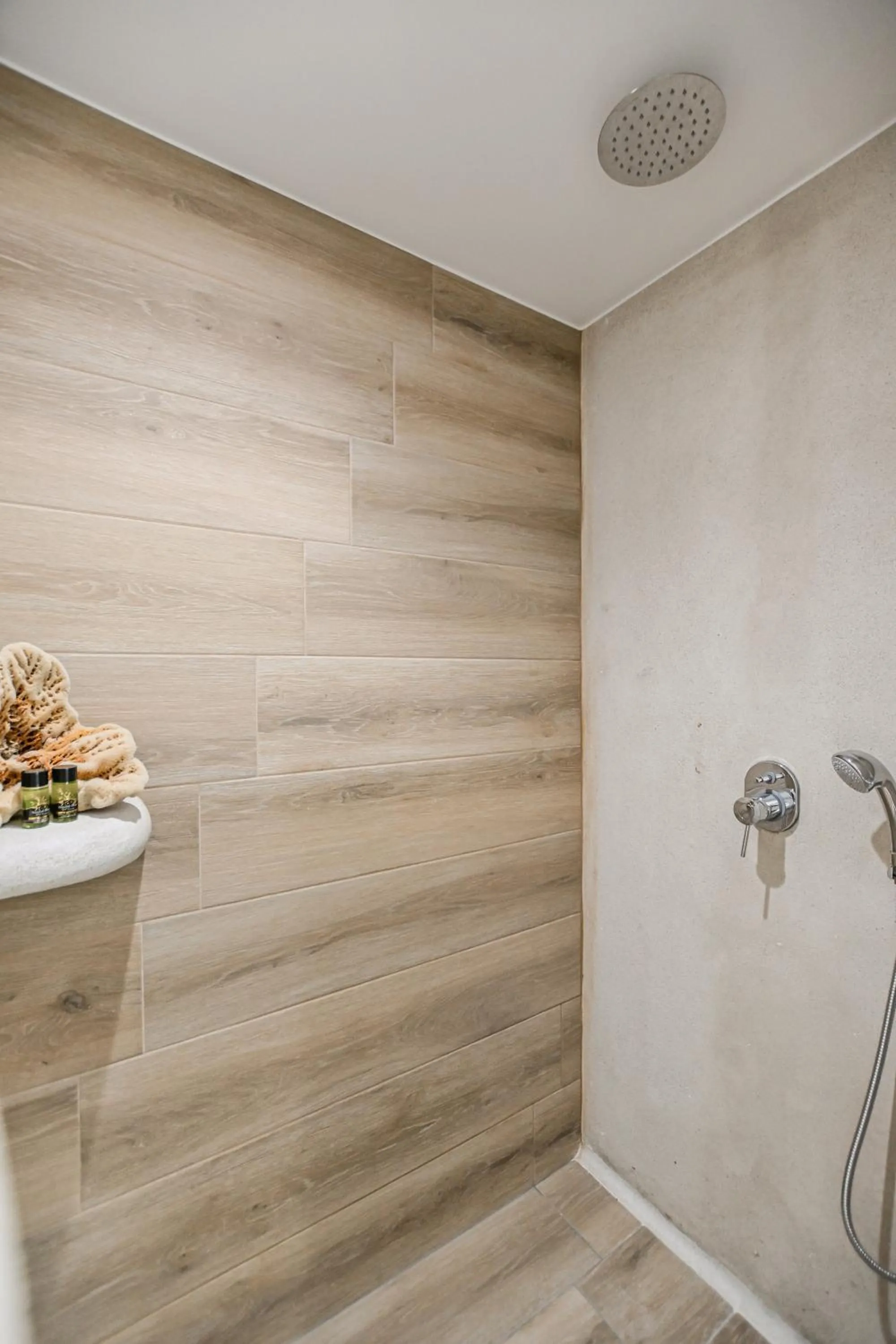 Shower in Villa Adriana Hotel