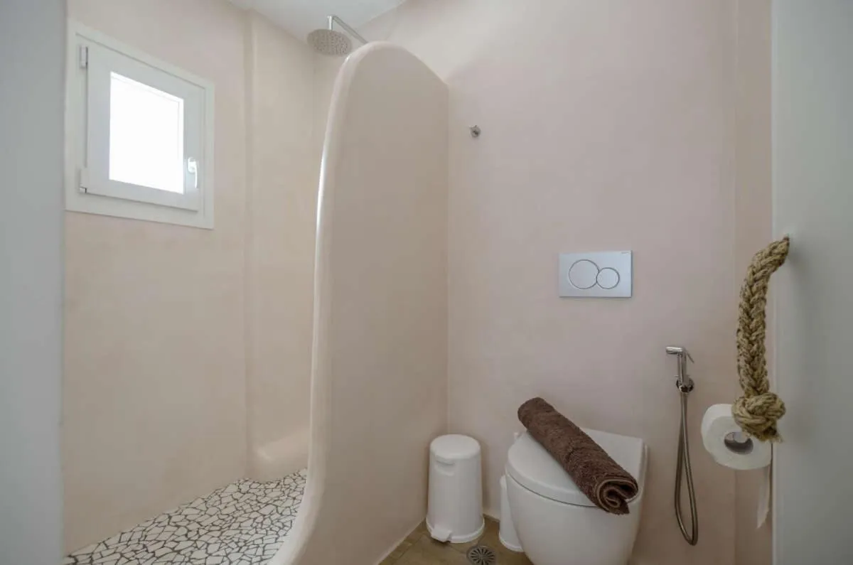 Shower in Villa Adriana Hotel