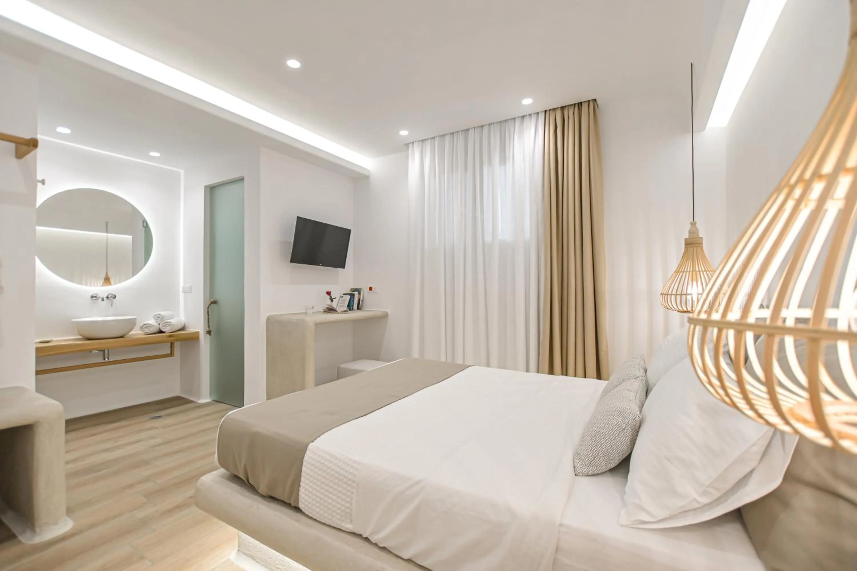 Bed in Villa Adriana Hotel