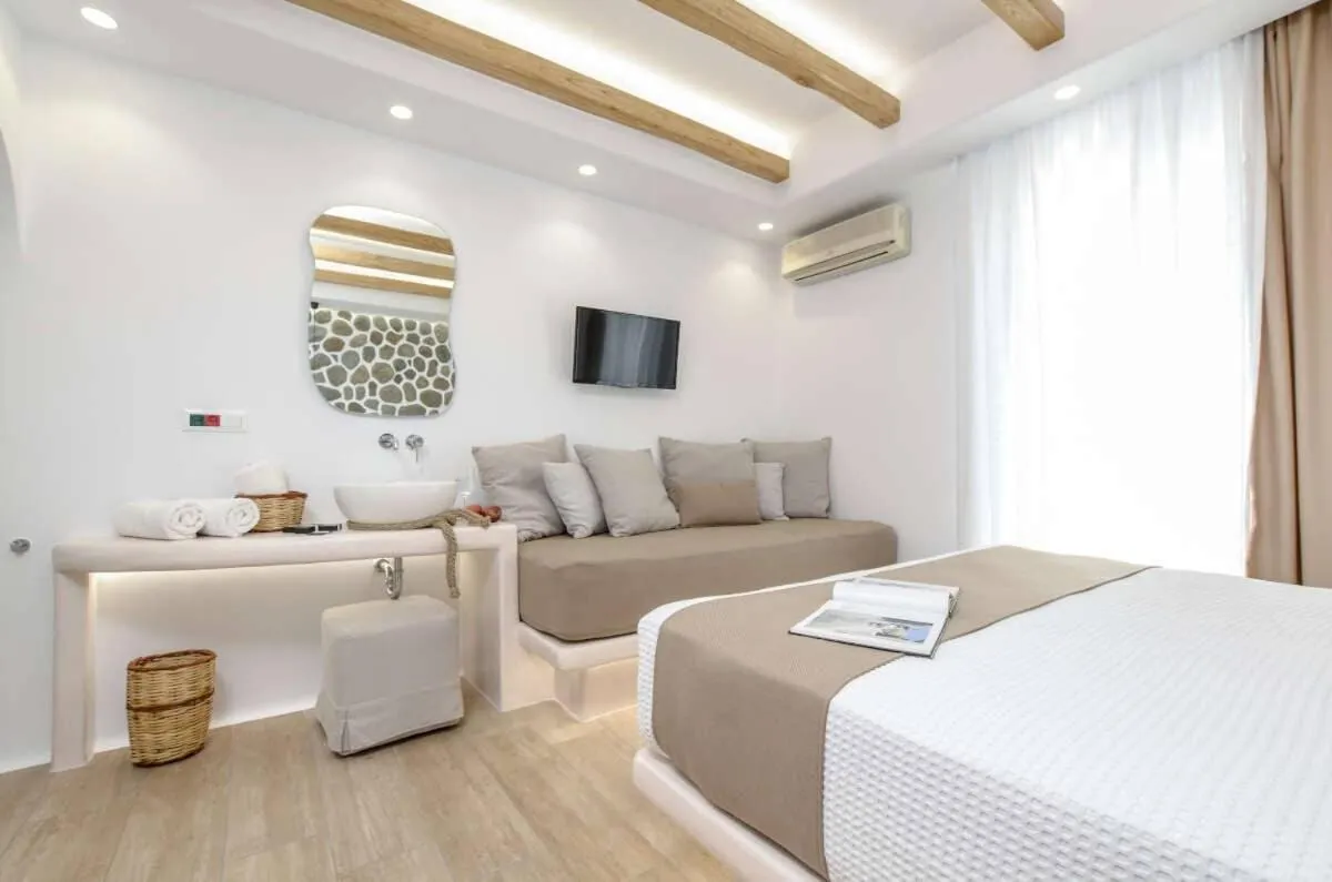 Bedroom, Bed in Villa Adriana Hotel