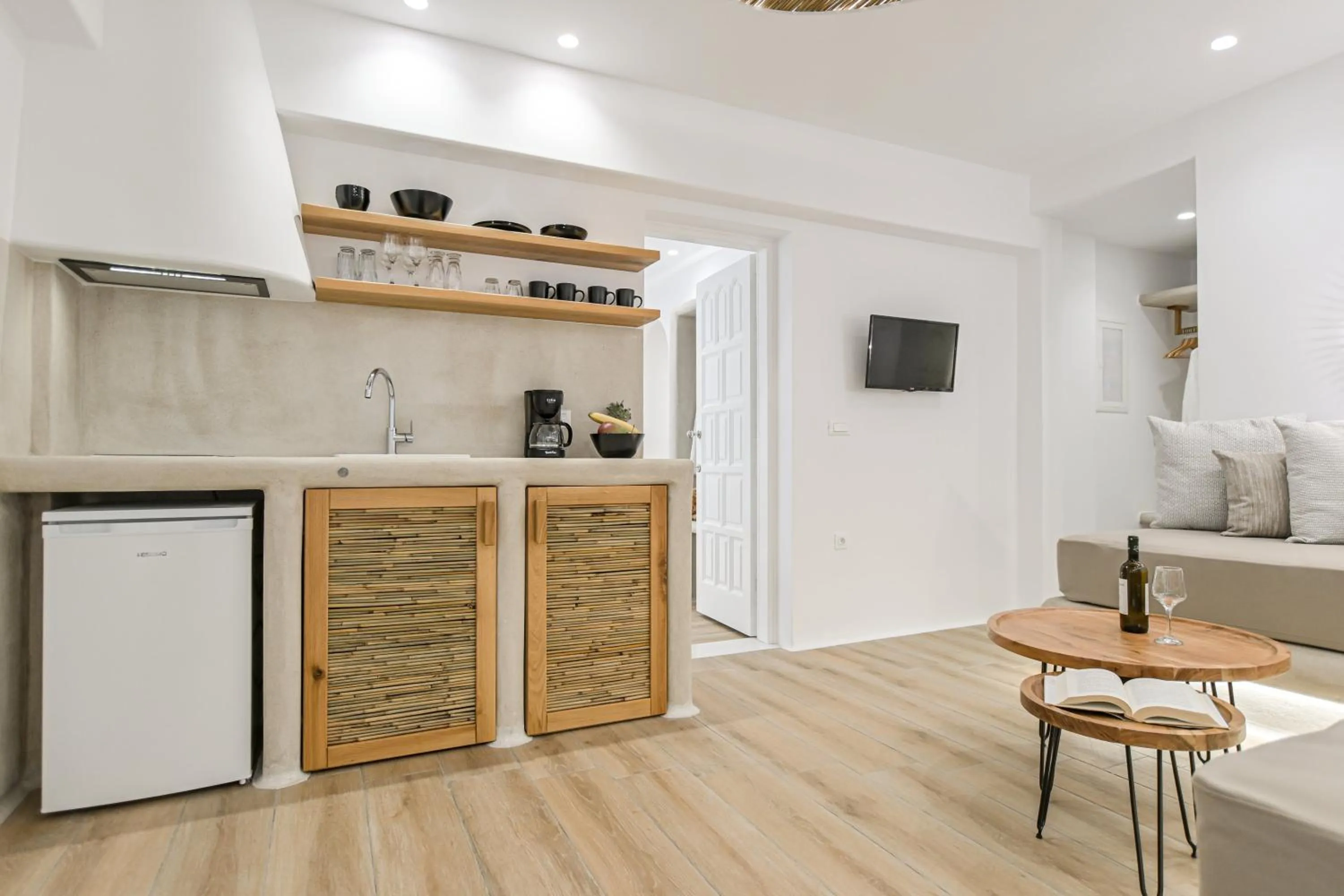 Kitchen or kitchenette in Villa Adriana Hotel