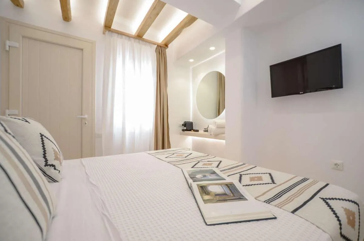 Bed in Villa Adriana Hotel