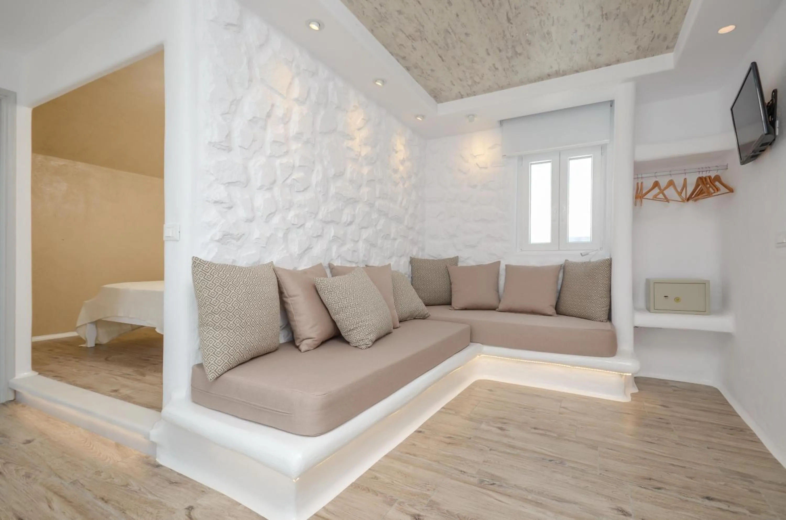 TV and multimedia in Villa Adriana Hotel