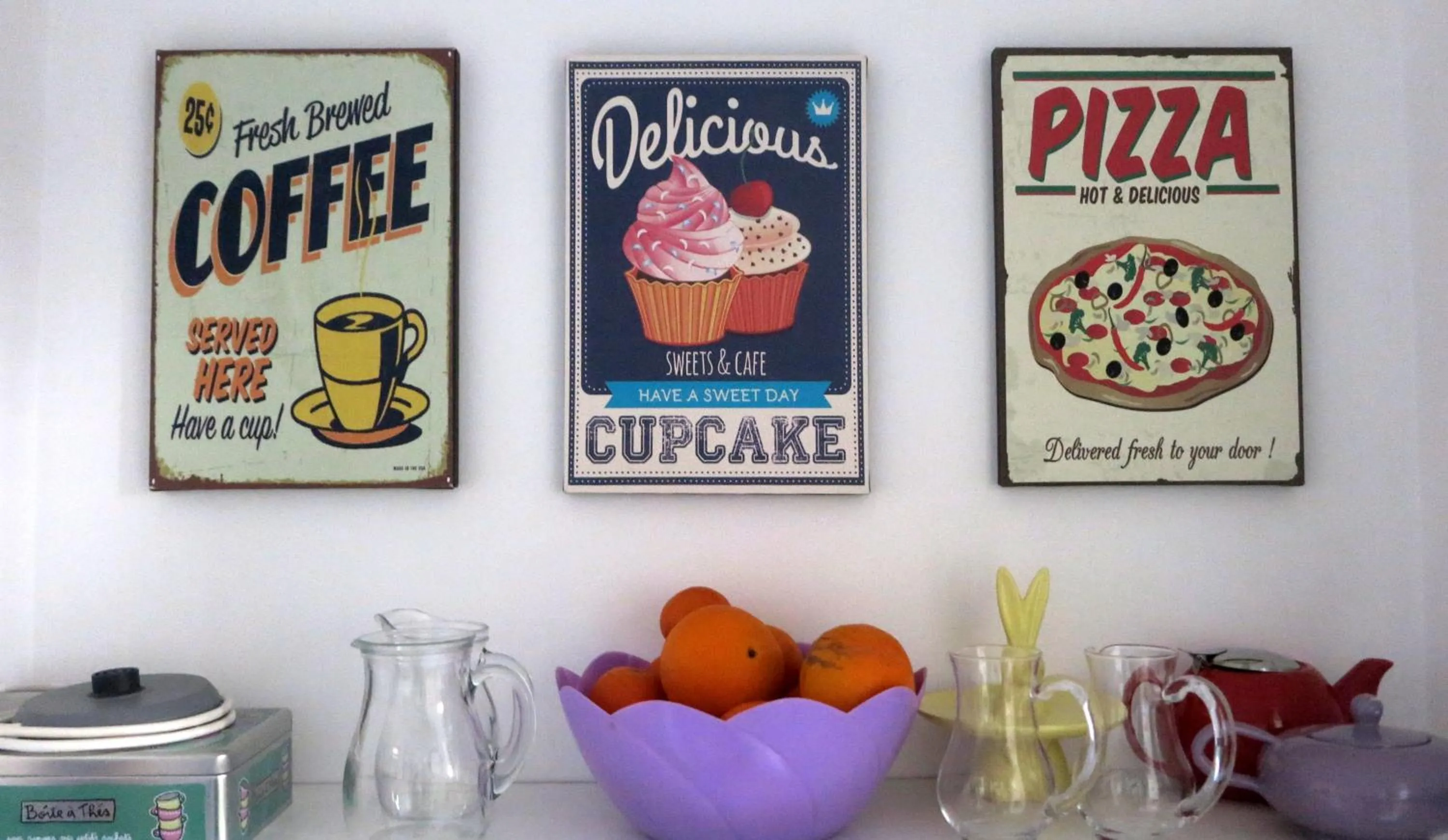 Communal lounge/ TV room in MAD Bed & Breakfast