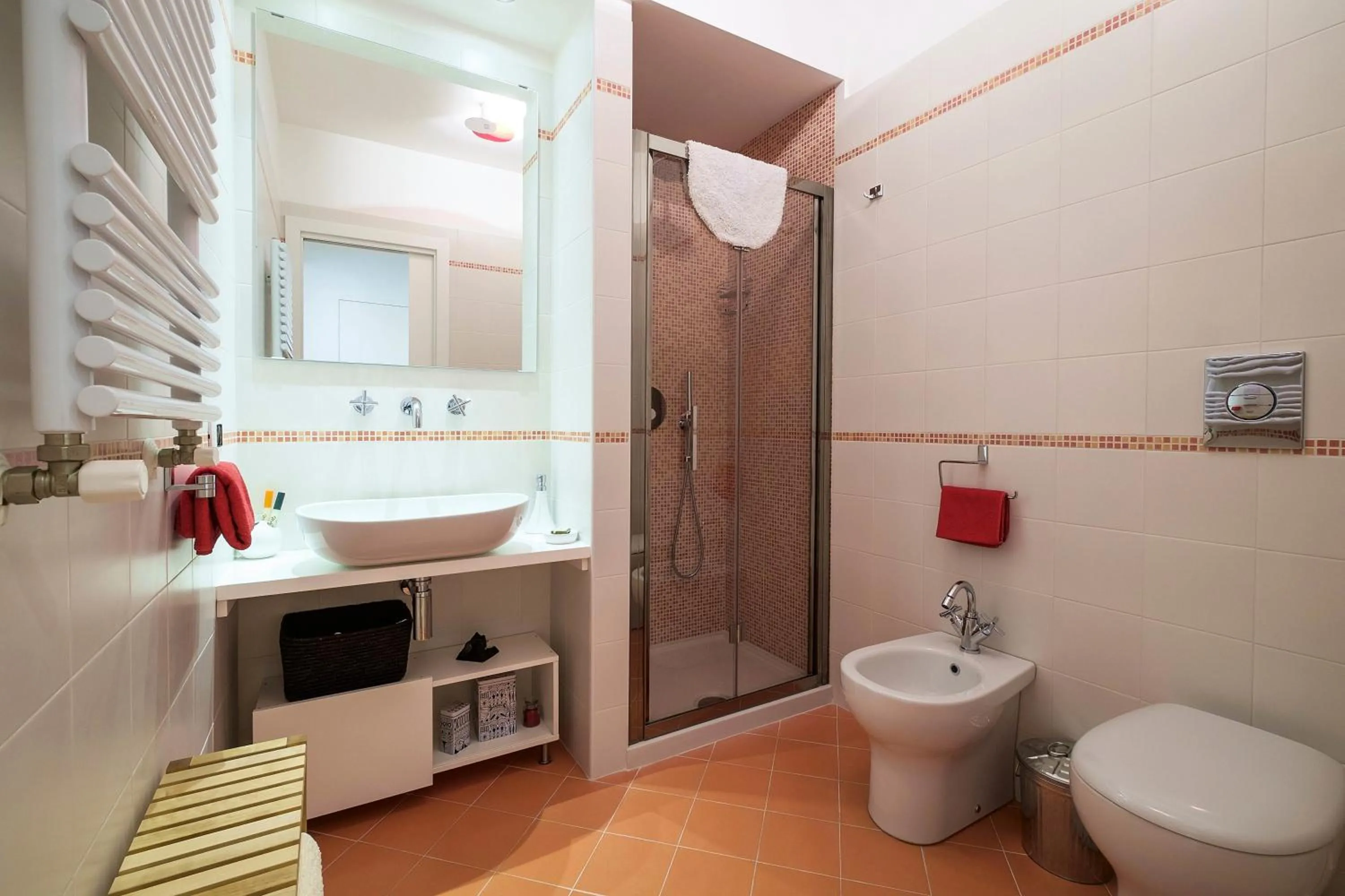 Shower in MAD Bed & Breakfast