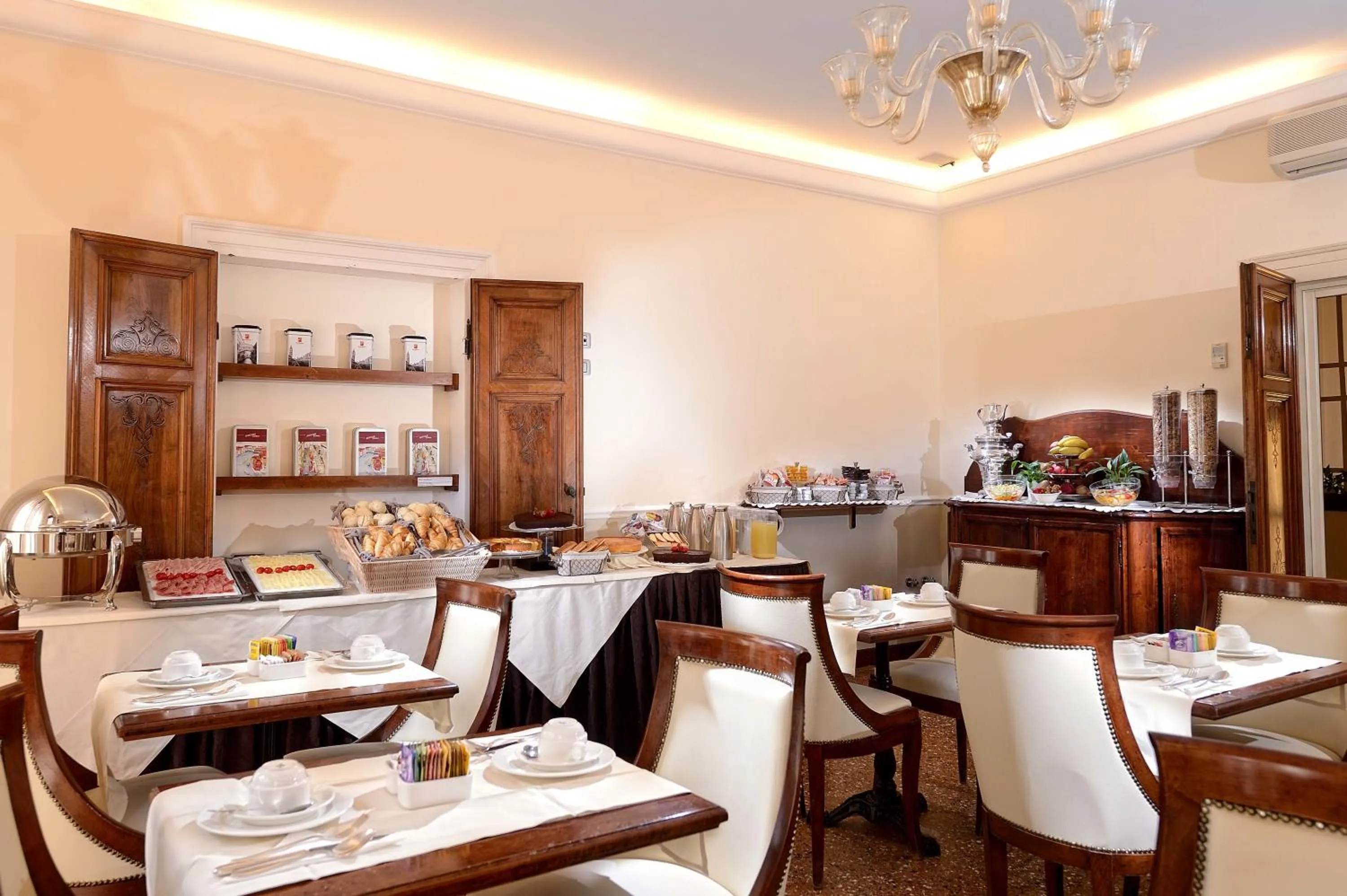 Restaurant/places to eat in Hotel Dell'Opera