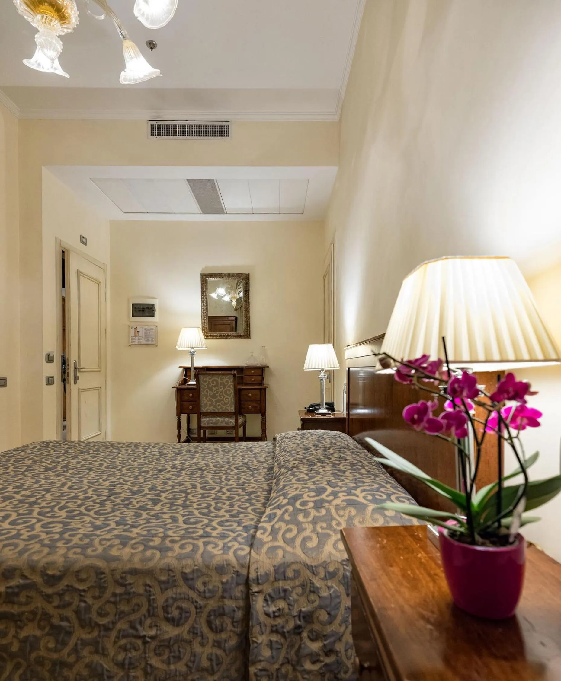 Bedroom, Bed in Hotel Dell'Opera