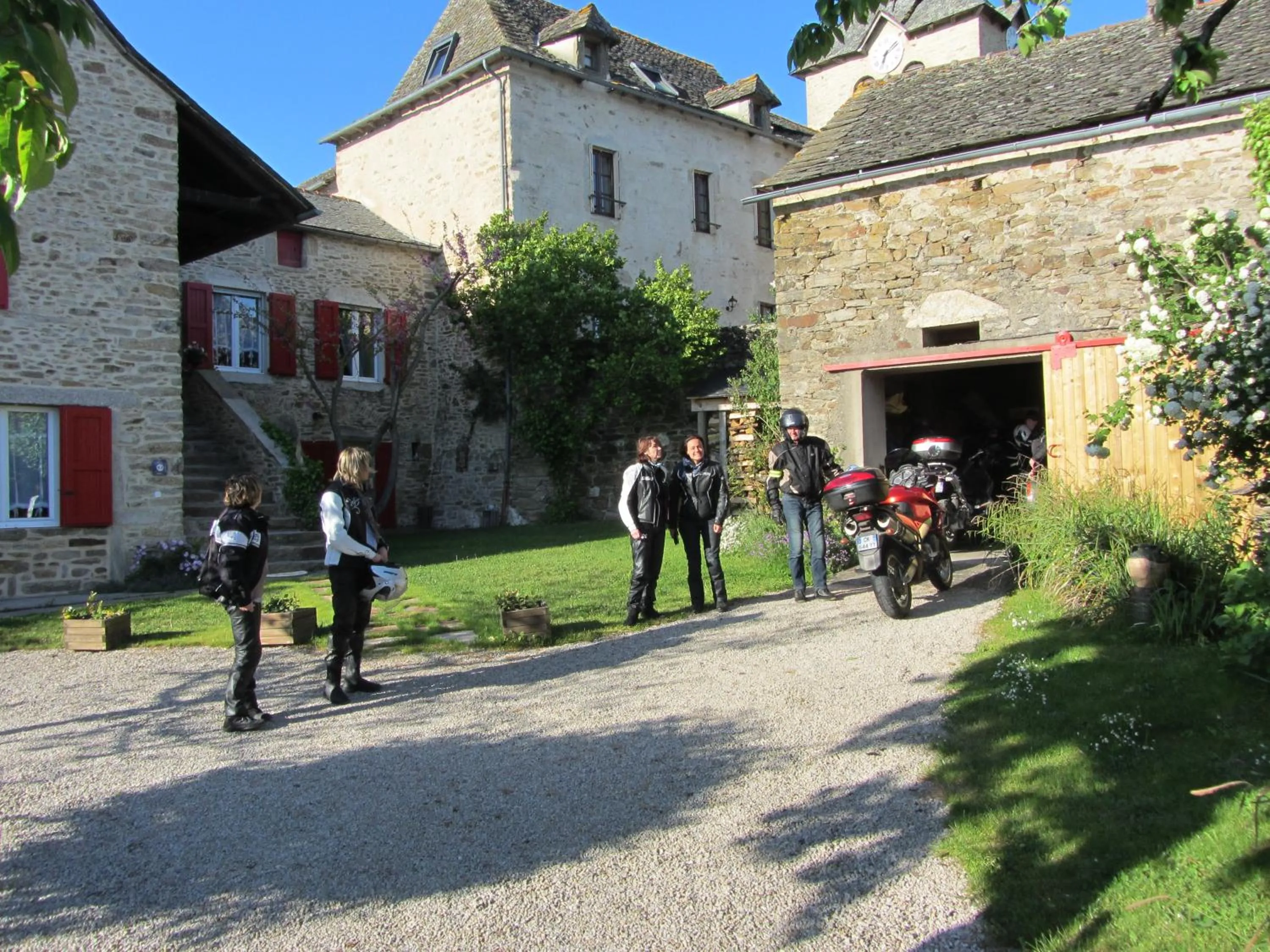 group of guests in Le couvent de Jouels