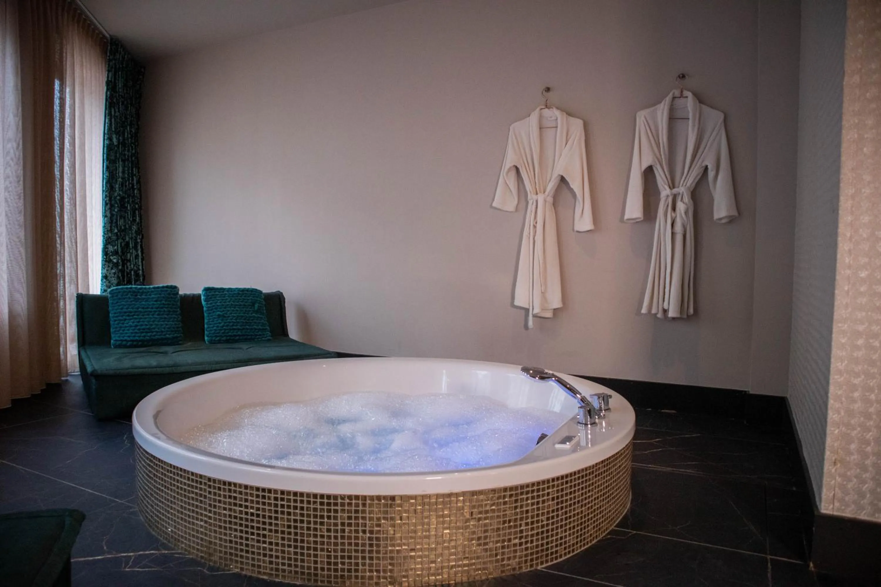 Deluxe Suite in Manzo's Suites