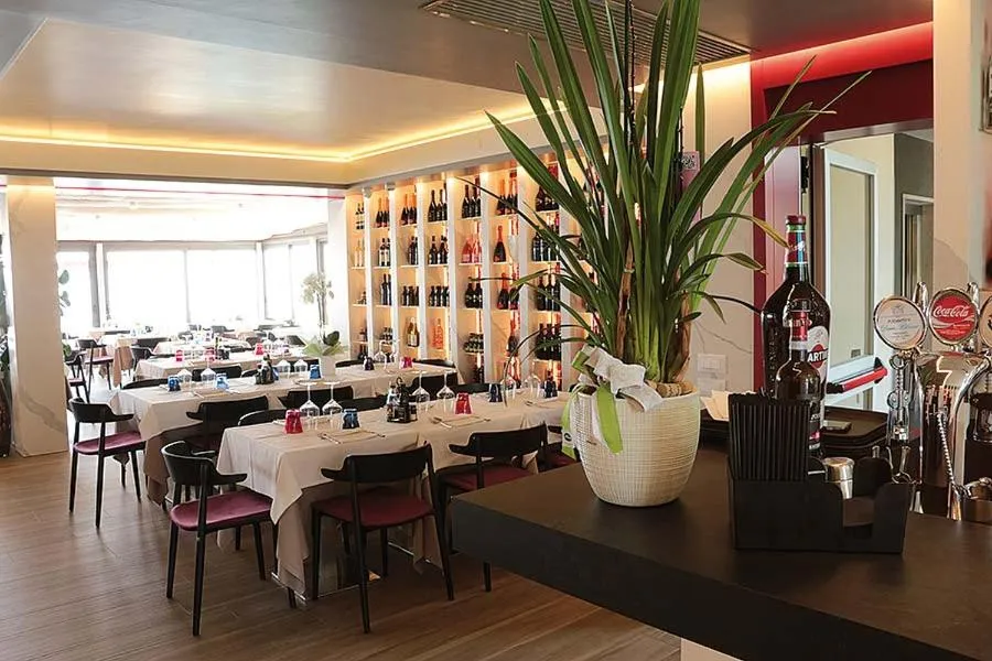 Restaurant/places to eat in Hotel Aurora