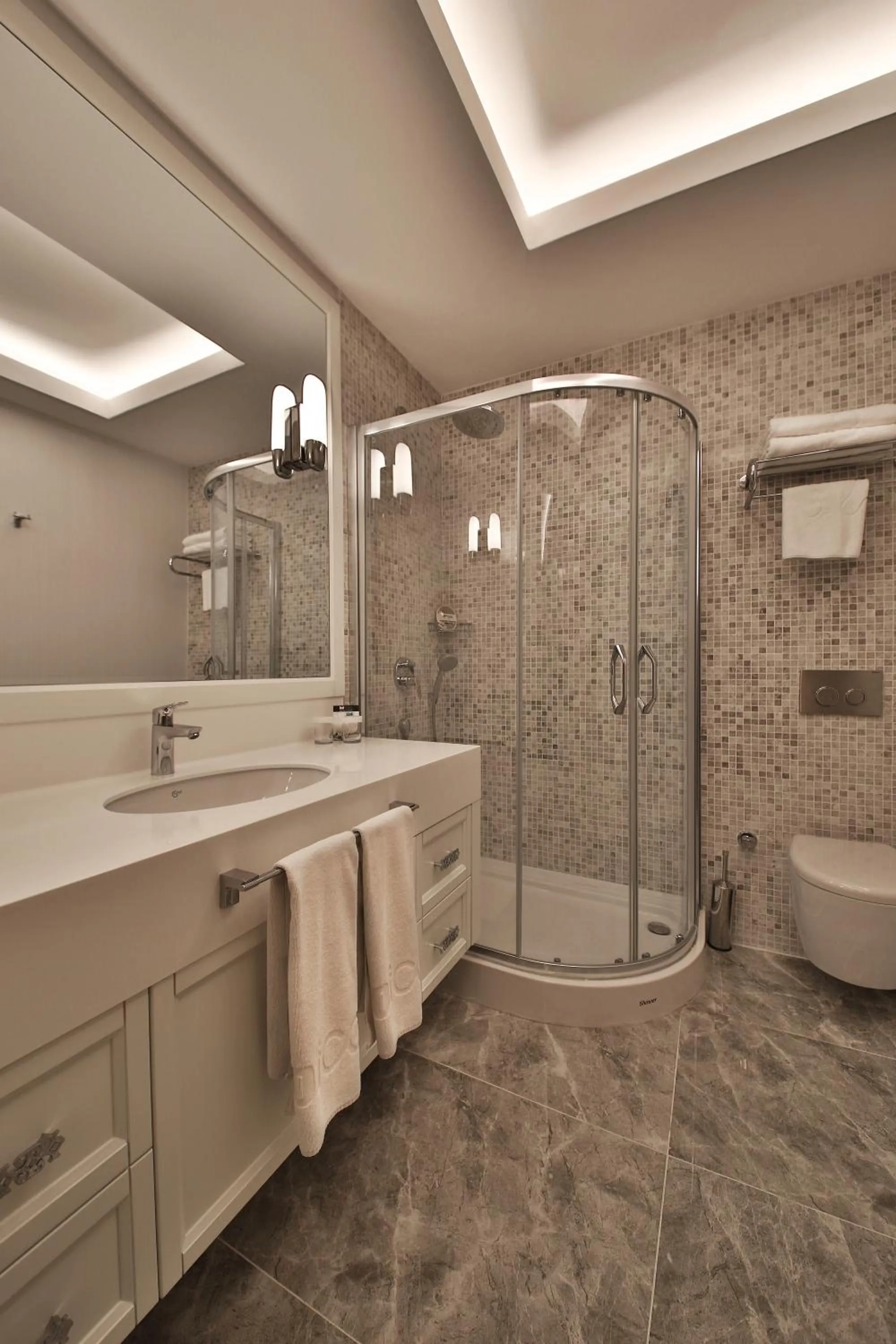 Shower in Bof Hotels Ceo Suites Atasehir