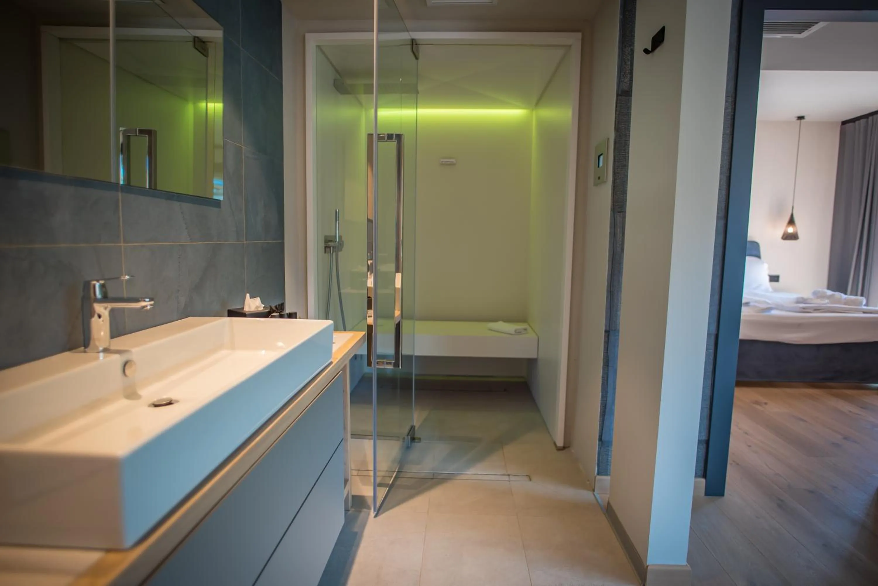 Shower, Bed in Hotel Villa Enrica