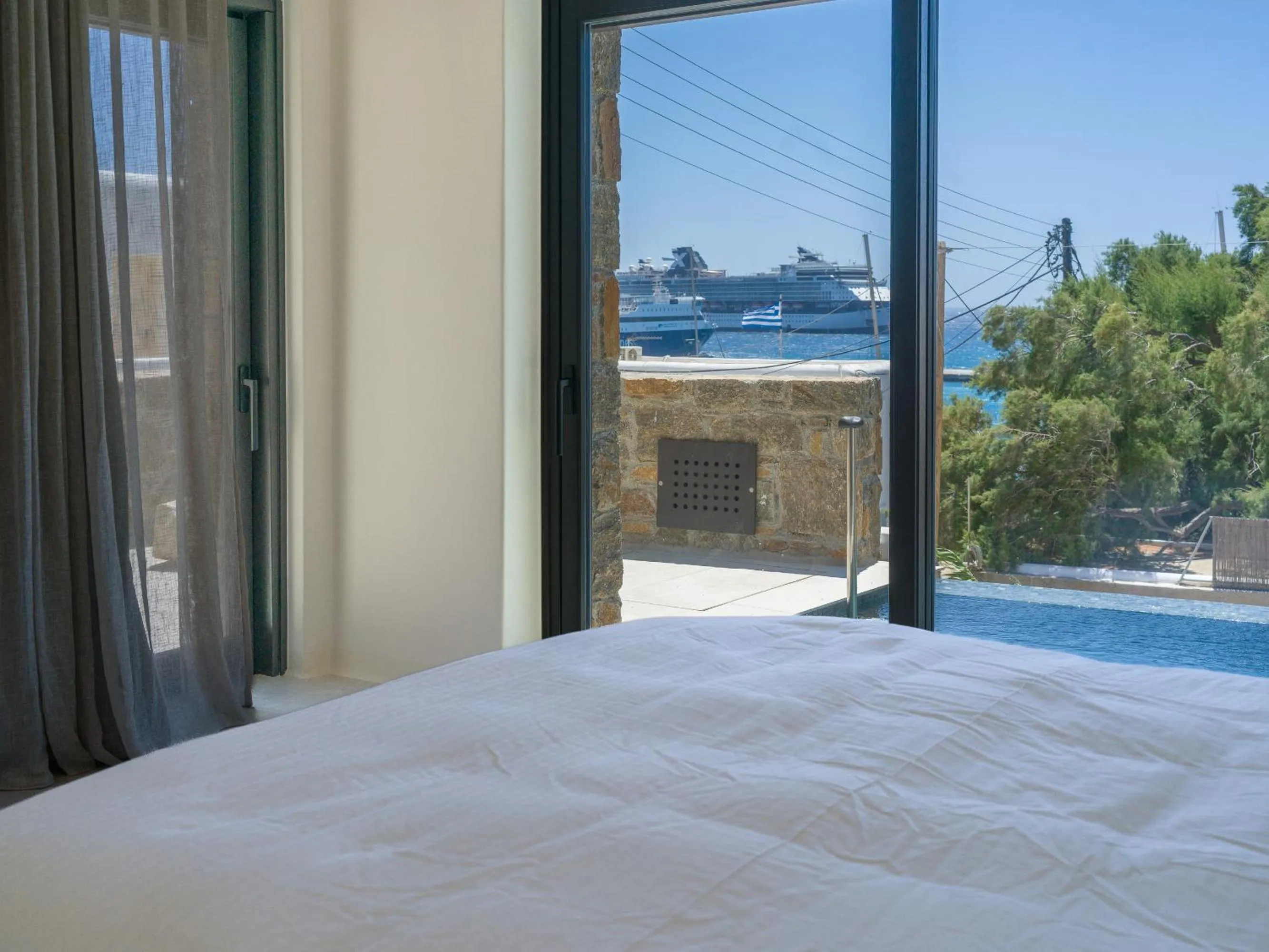 Bed in VEZO Suites Mykonos