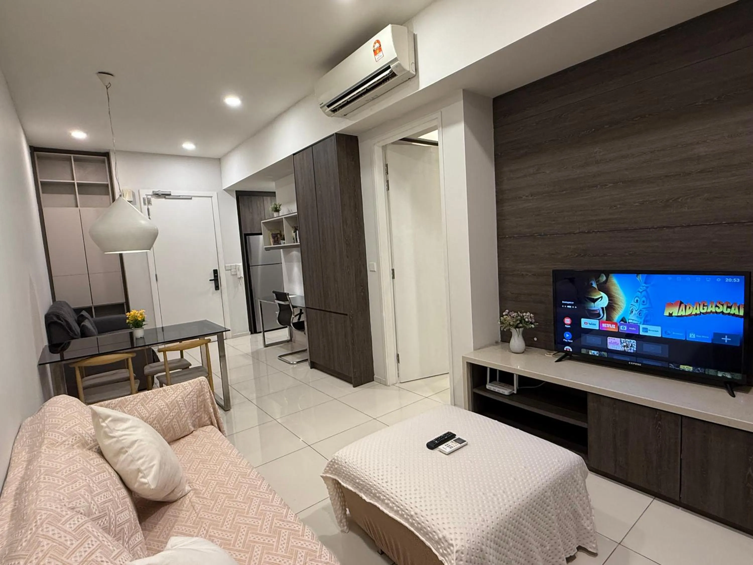 Communal lounge/ TV room in The Robertson Bukit Bintang