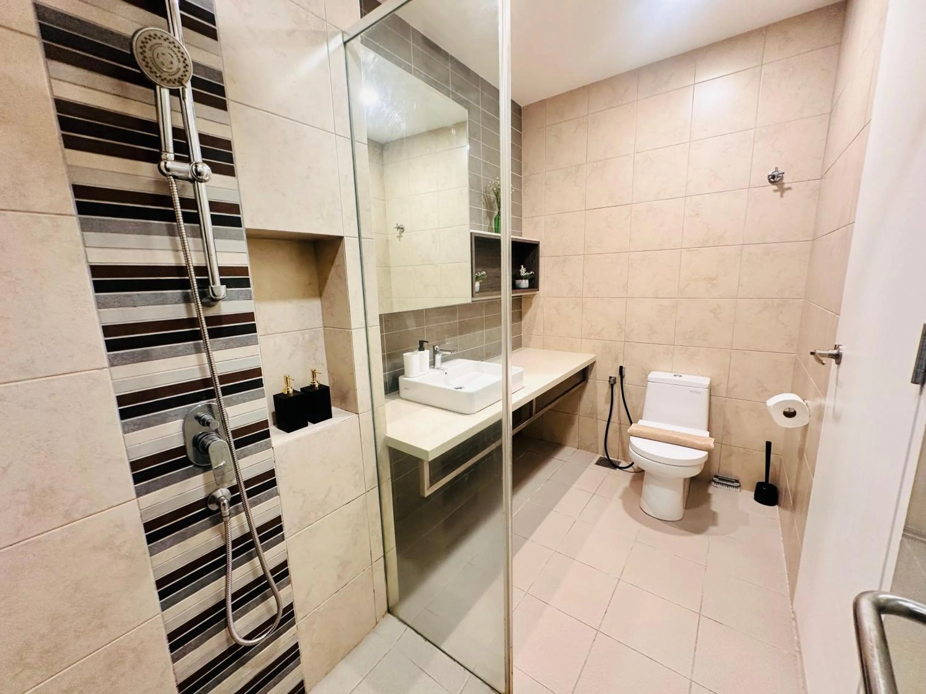 Shower in The Robertson Bukit Bintang