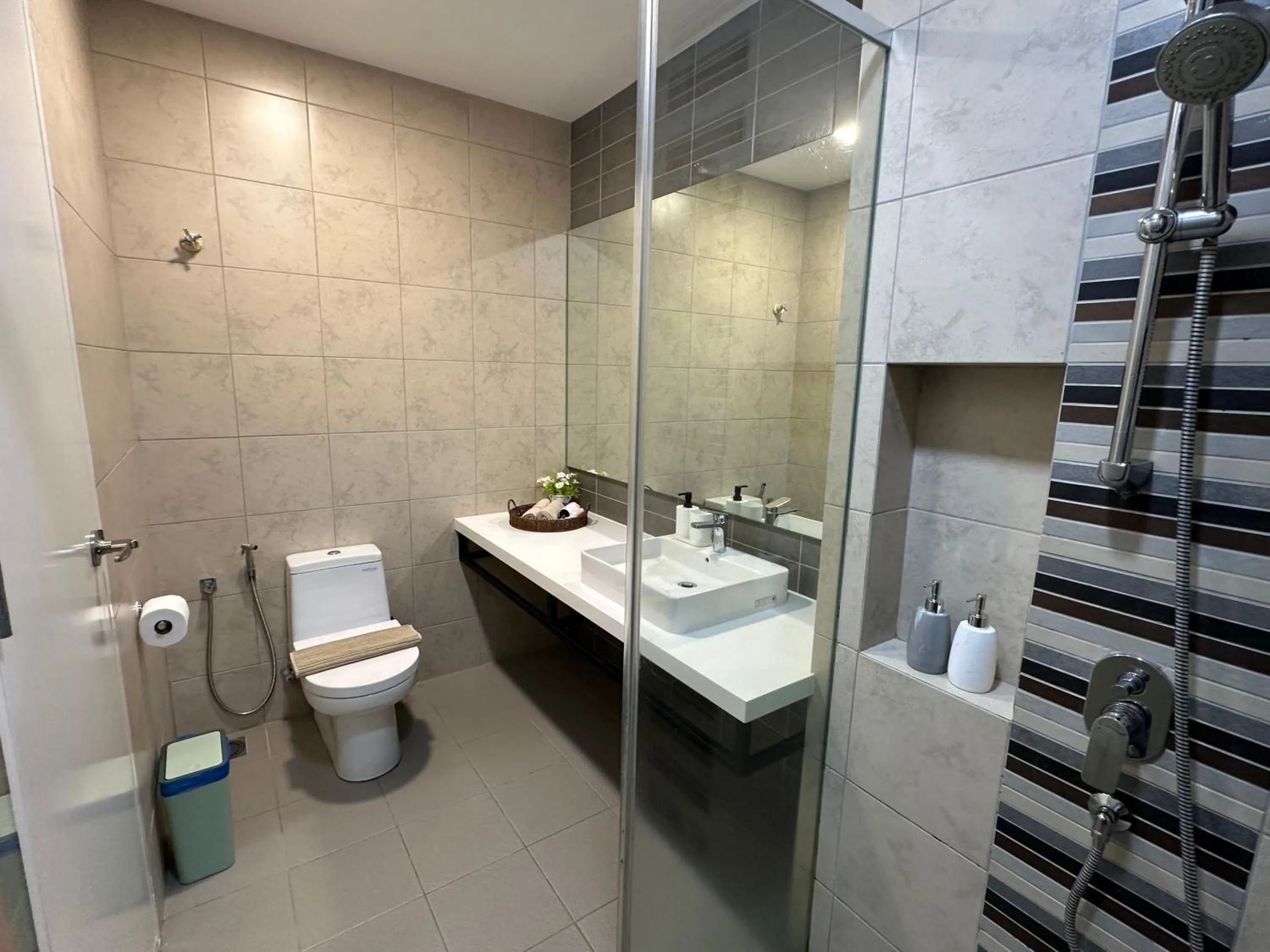 Shower in The Robertson Bukit Bintang