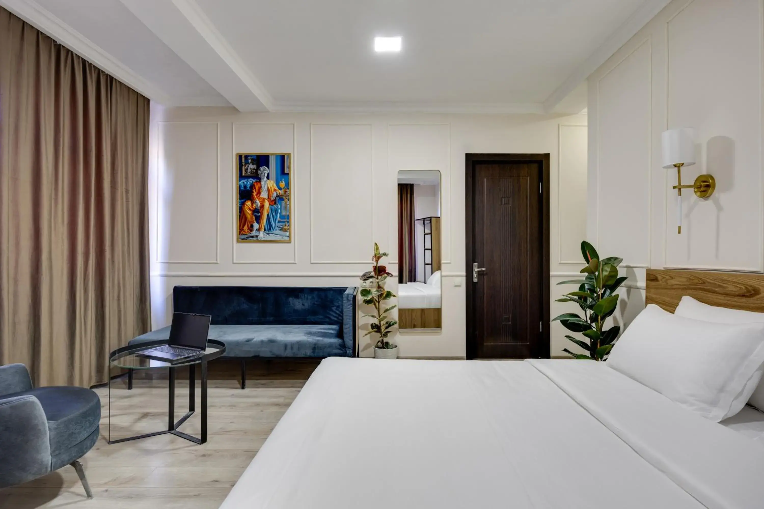 Deluxe King Room - single occupancy in Regraph Hotel Deluxe King Room - single occupancy in Regraph Hotel