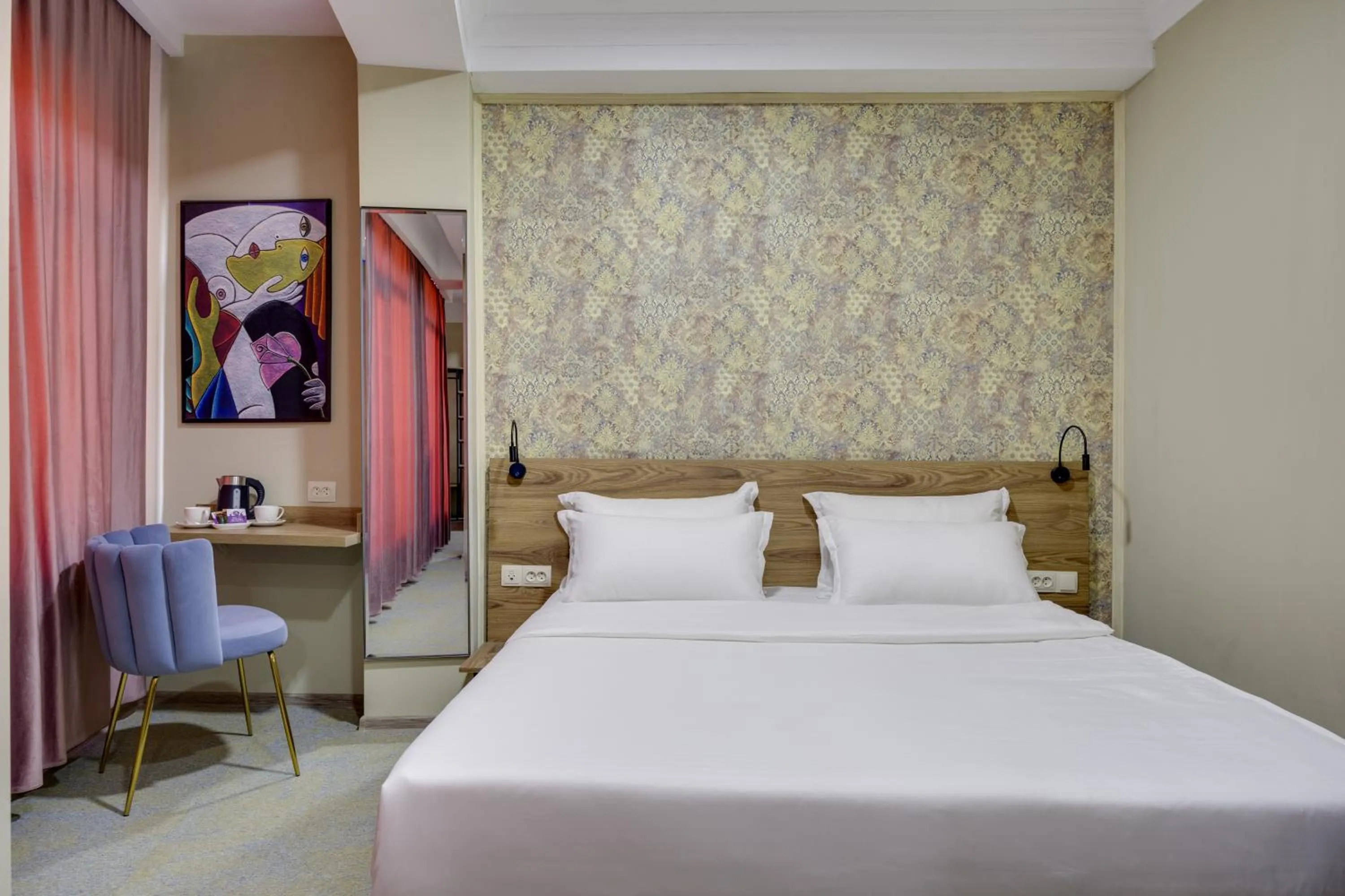 Photo of the whole room, Bed in Regraph Hotel