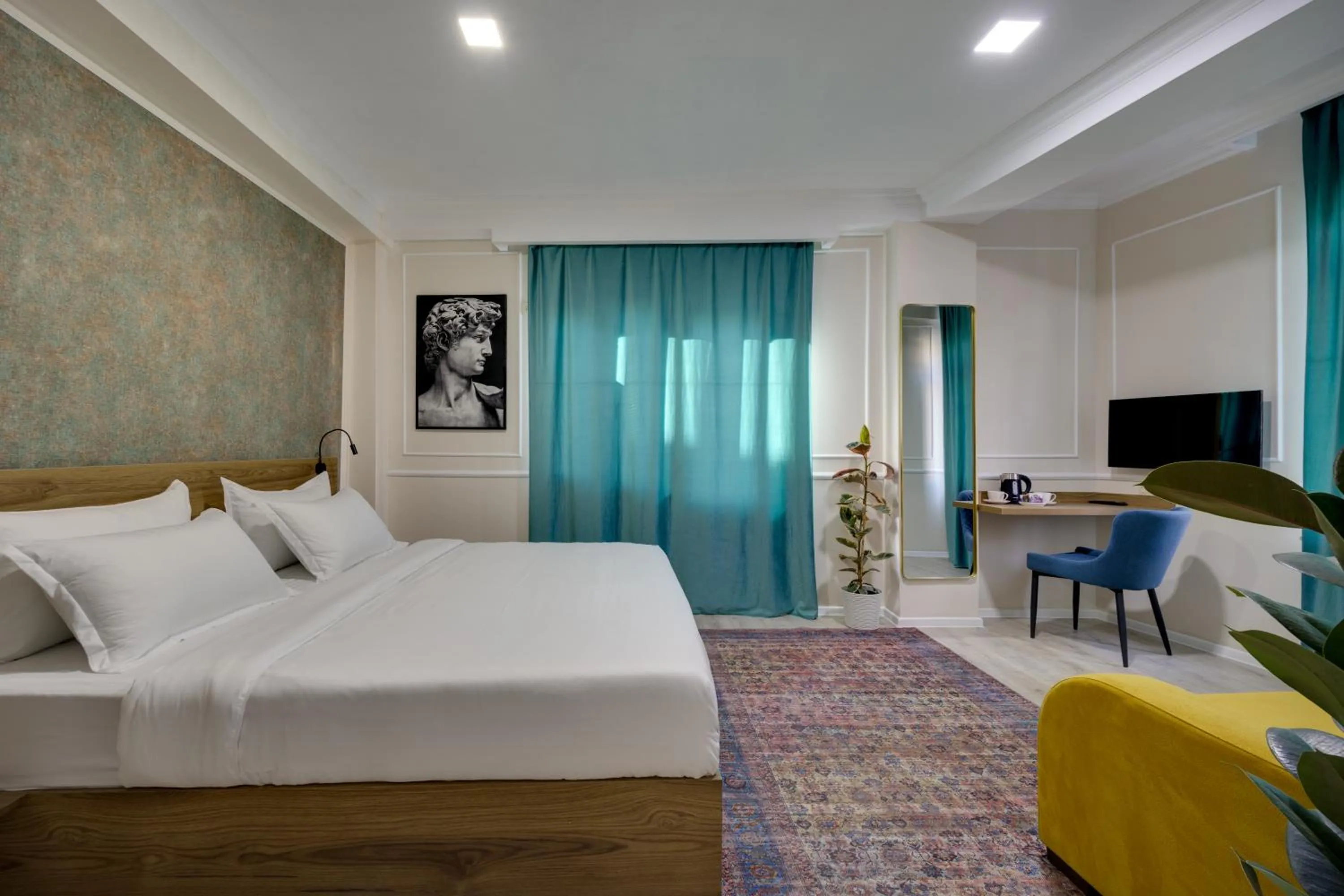 Living room, Bed in Regraph Hotel