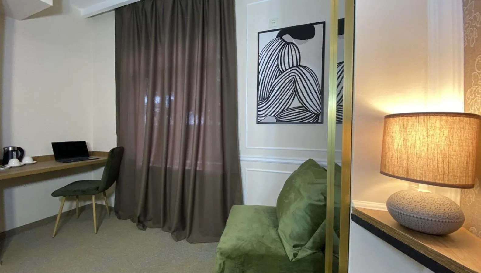 Bedroom in Regraph Hotel