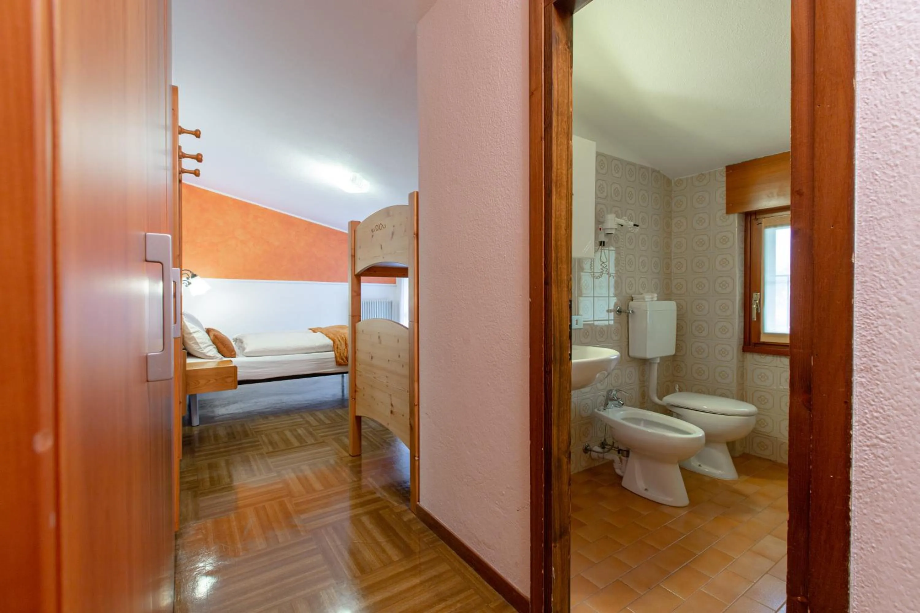 Toilet, Bed in Hotel Biancospino