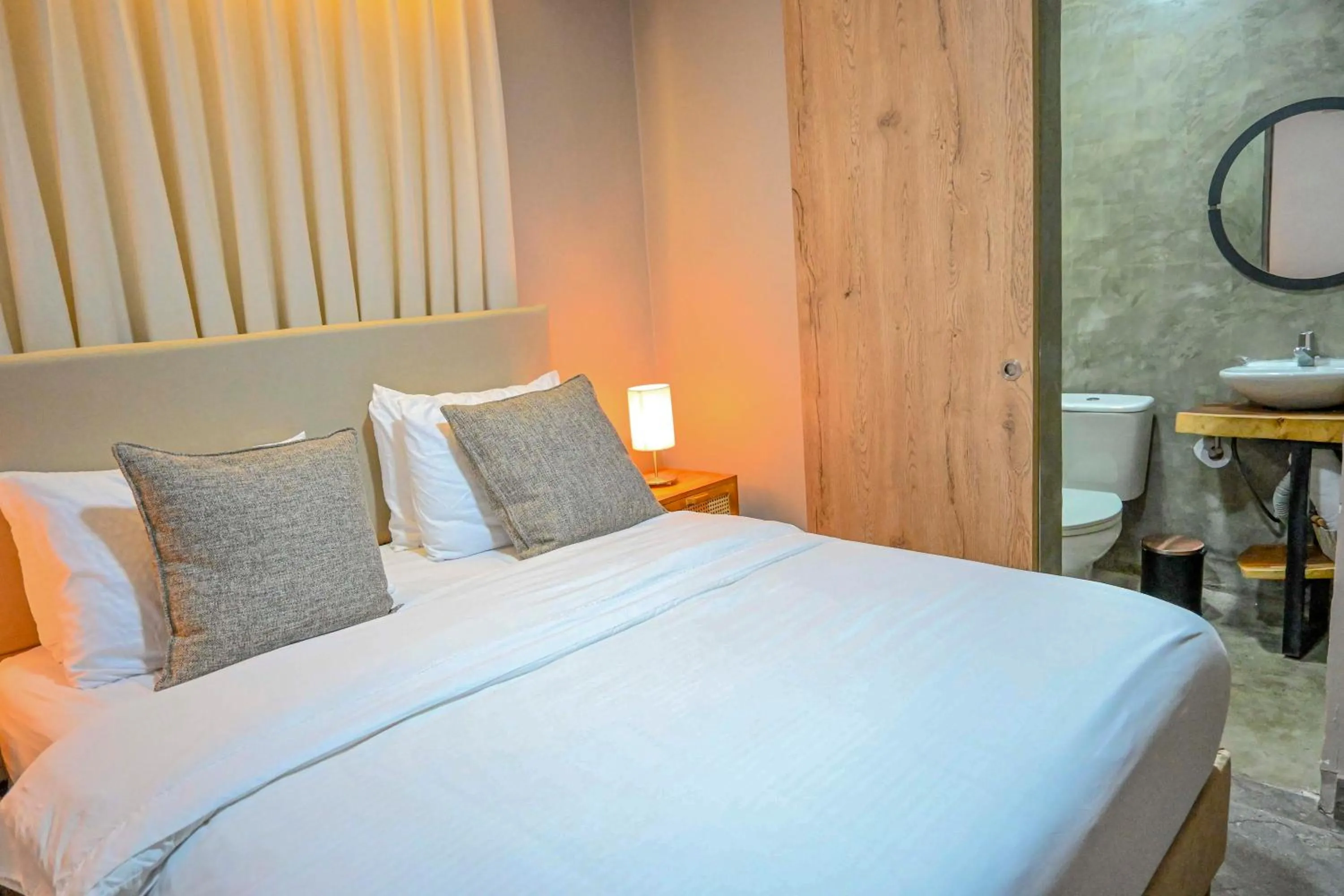 Bathroom, Bed in Hotel Bahía Azul Manga Cartagena