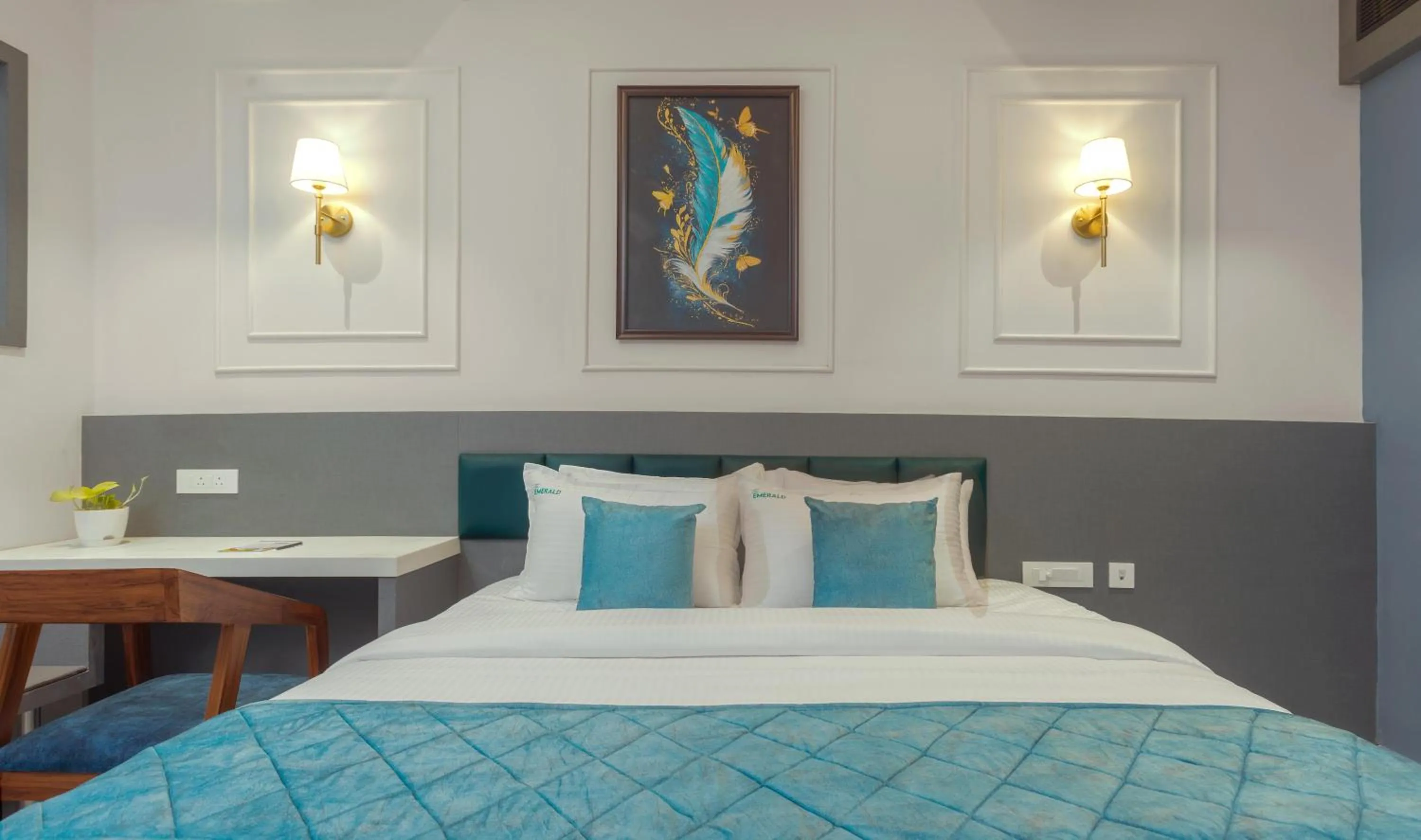 Bedroom, Bed in The Emerald