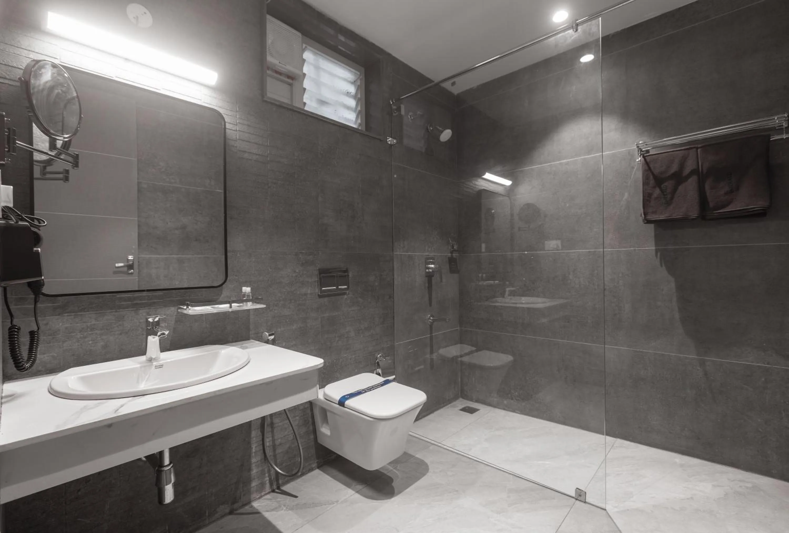 Shower in The Emerald