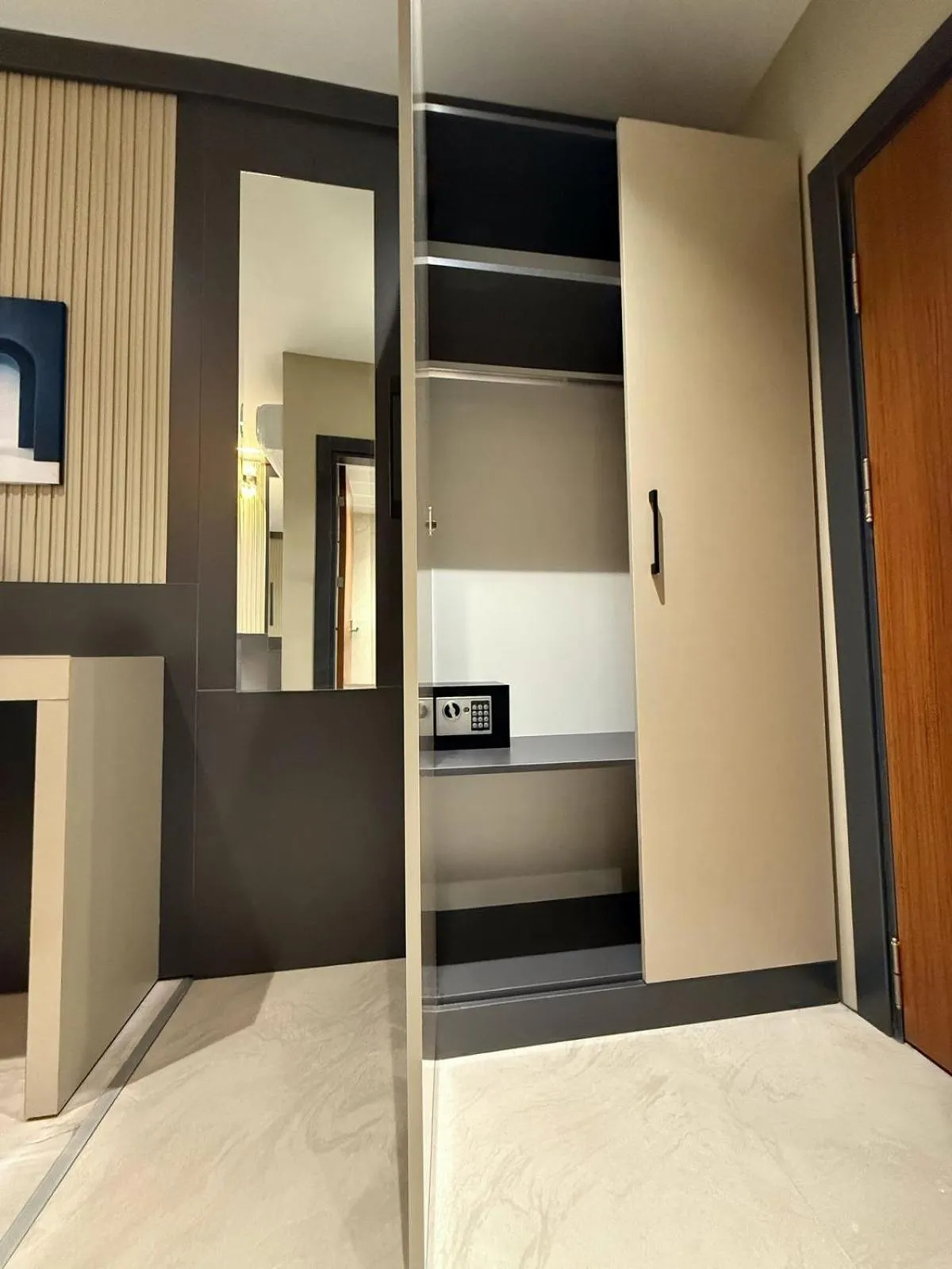 wardrobe, Bed in Sky Luxe Hotel Konyaaltı