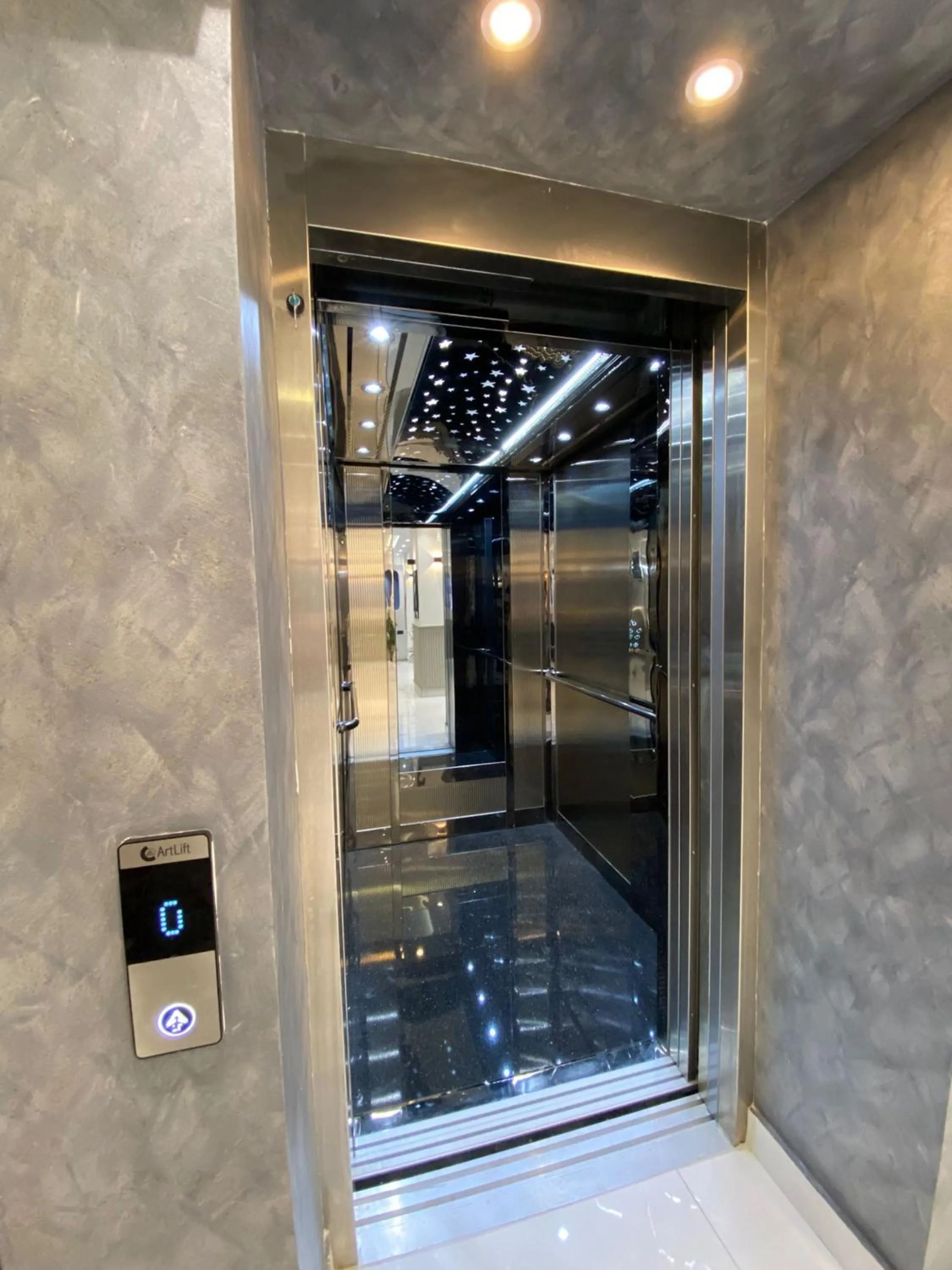 elevator in Sky Luxe Hotel Konyaaltı