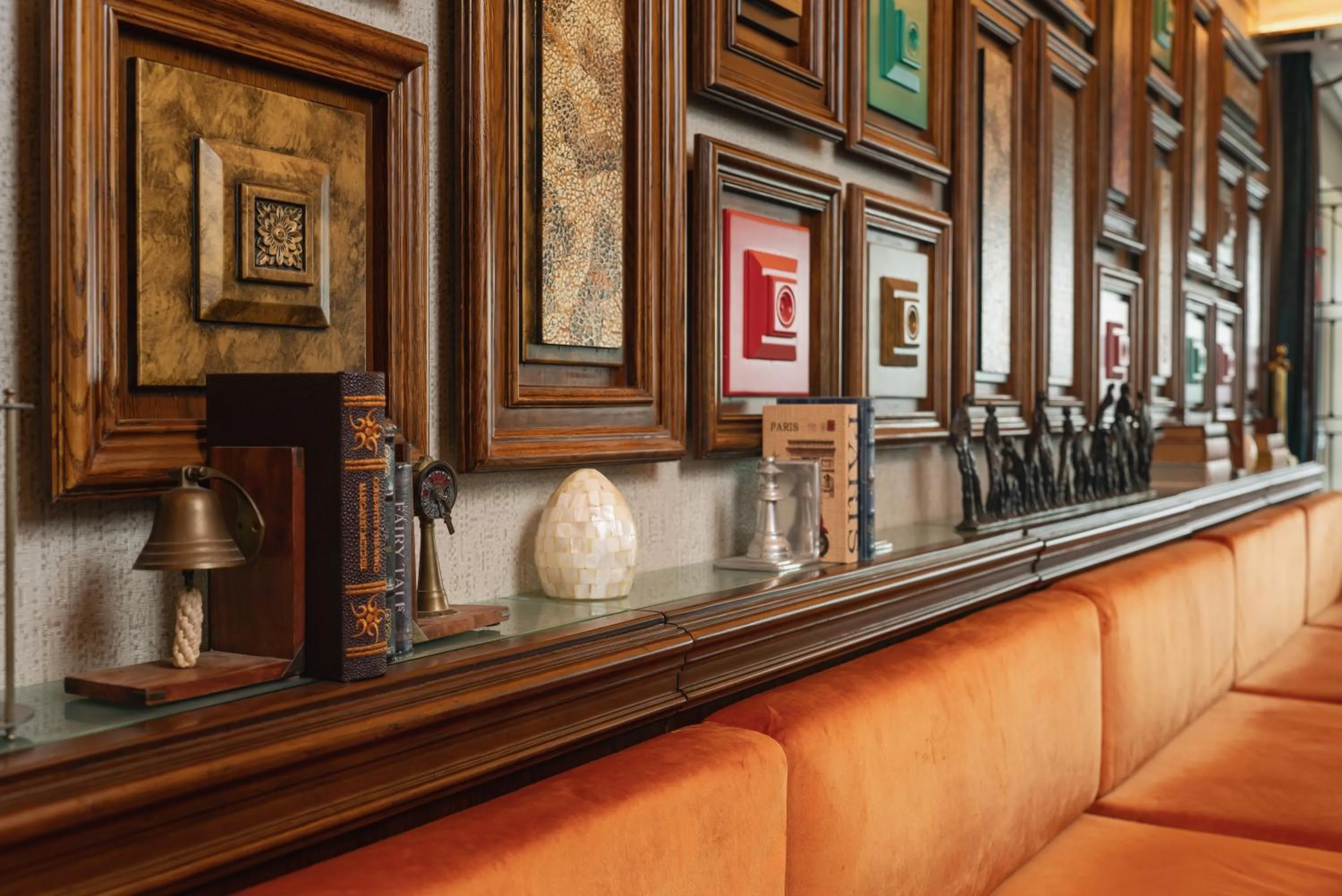 Restaurant/places to eat in Peridot Gallery Classic Hotel