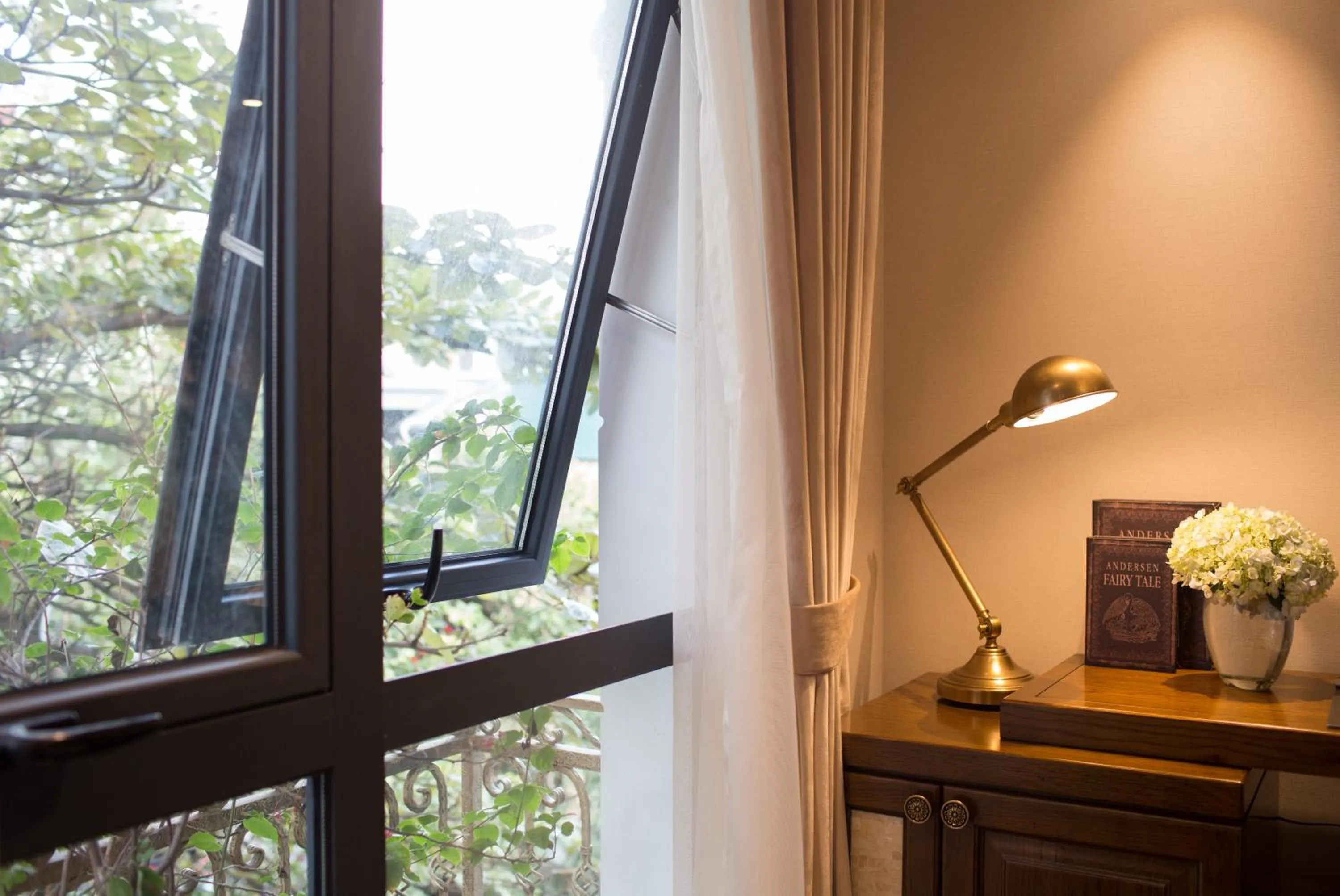 Decorative detail in Peridot Gallery Classic Hotel