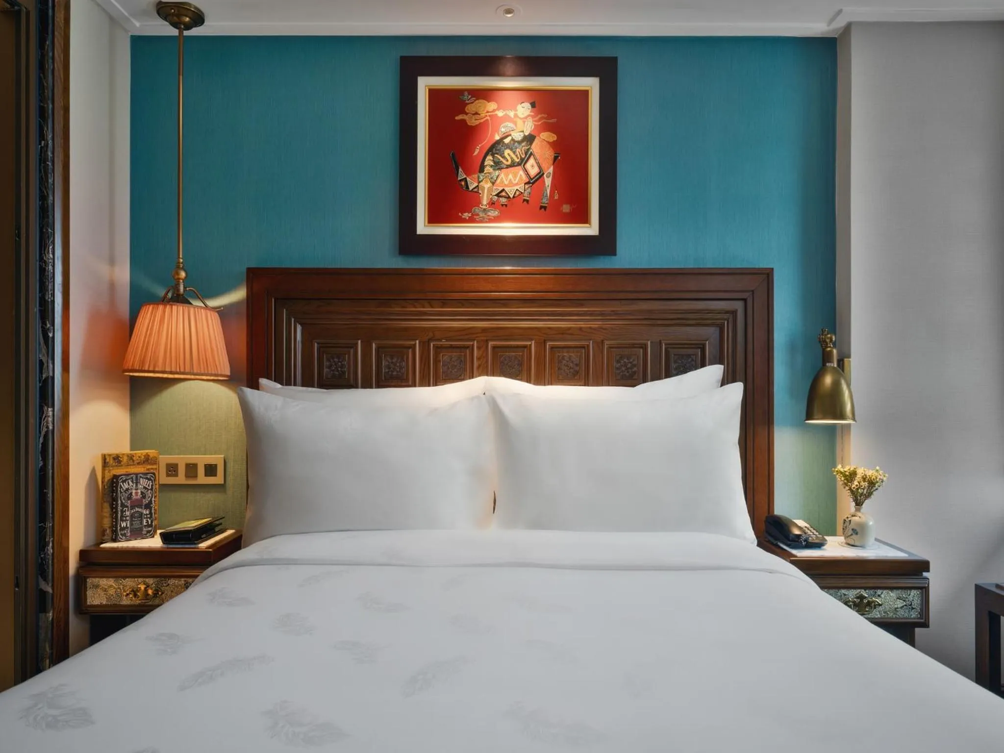 Bed in Peridot Gallery Classic Hotel