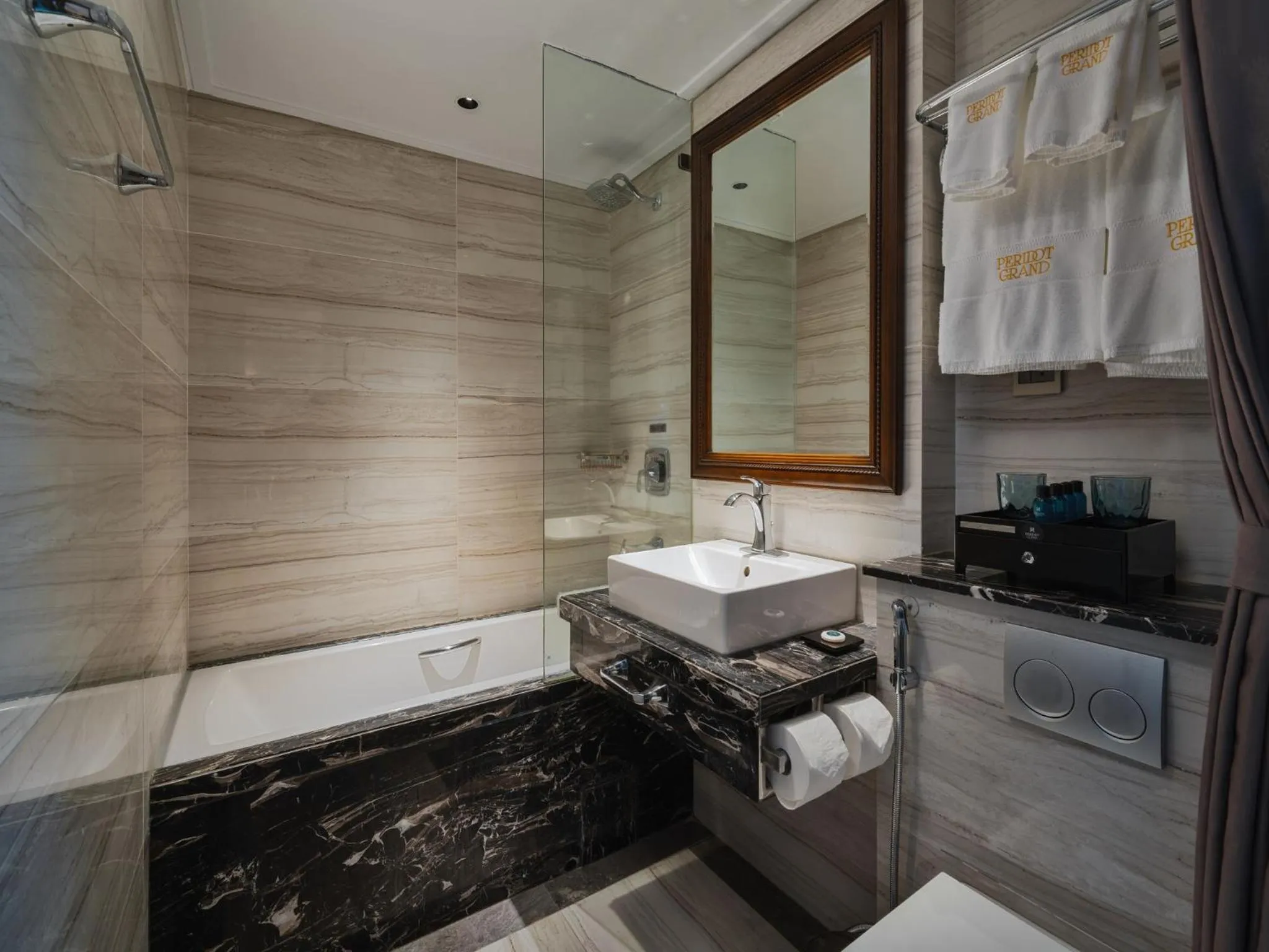 Bathroom in Peridot Gallery Classic Hotel