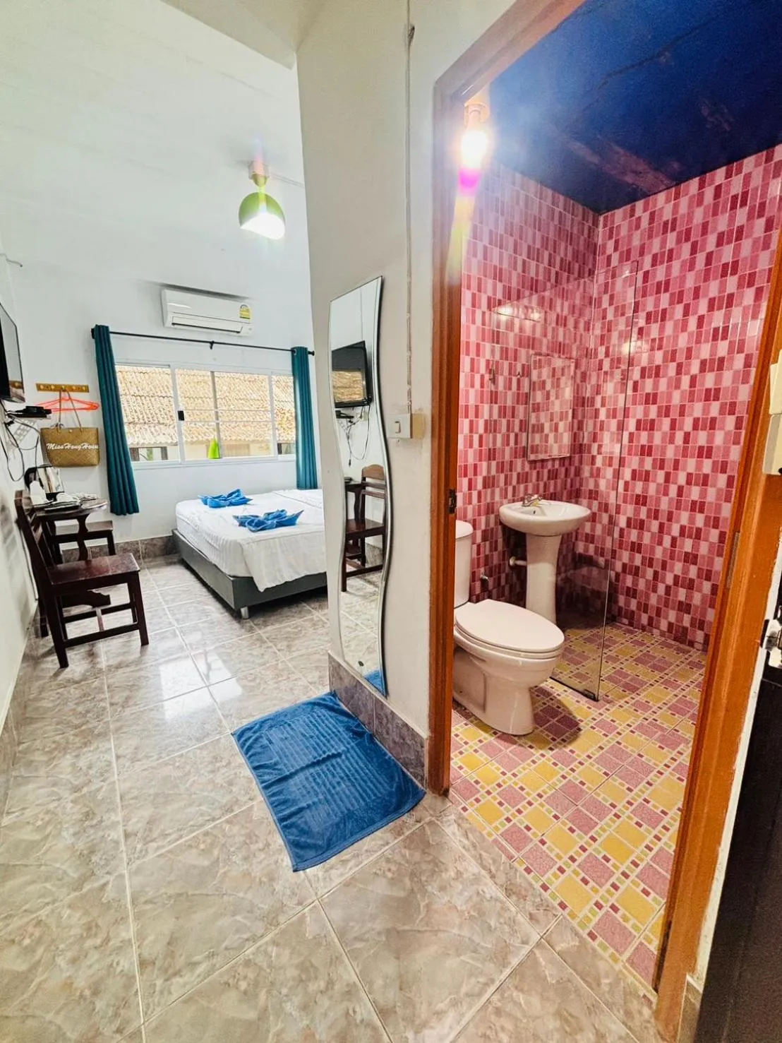 Bed in Miss Hong House