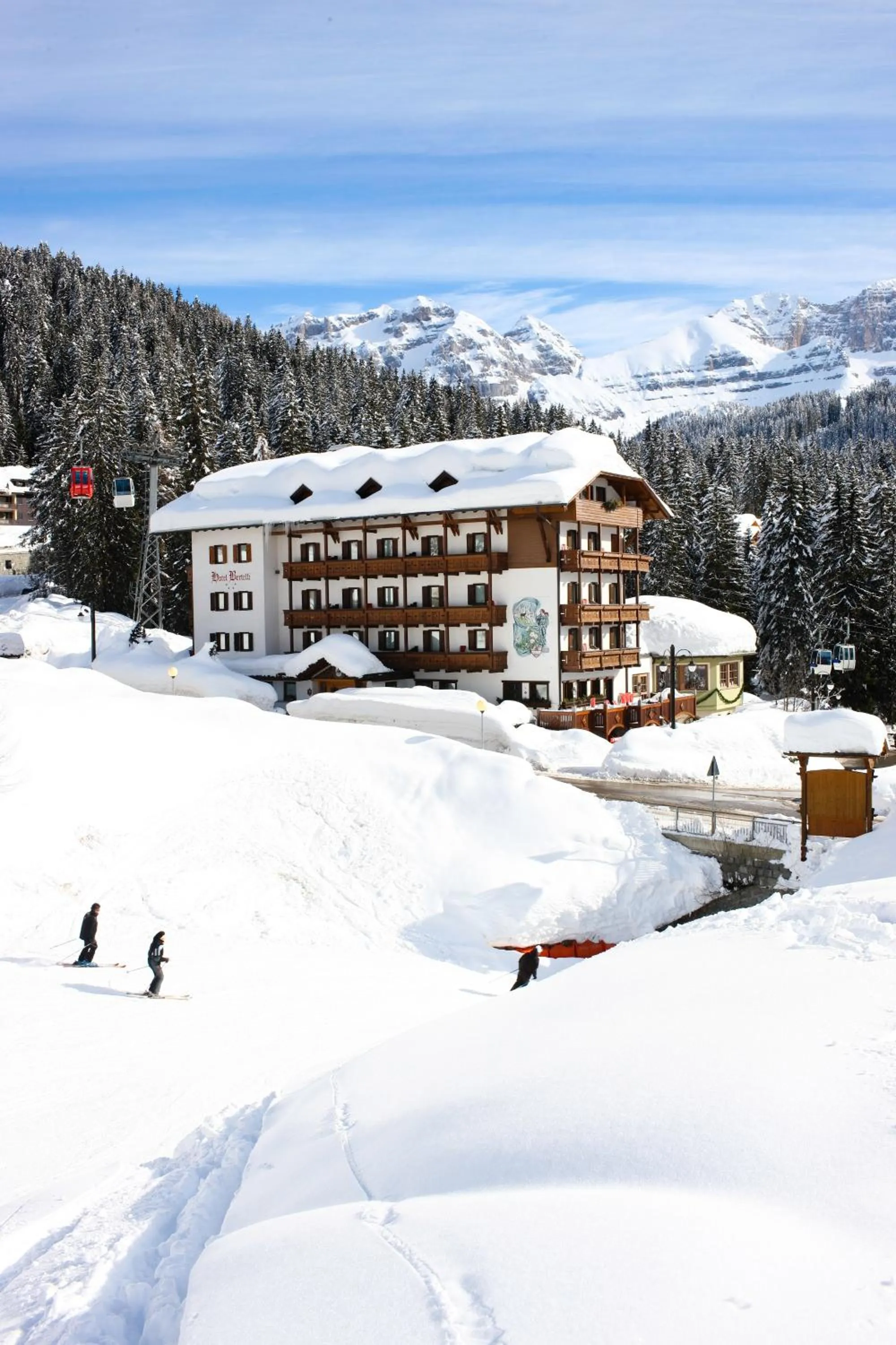 Facade/entrance in Hotel Bertelli