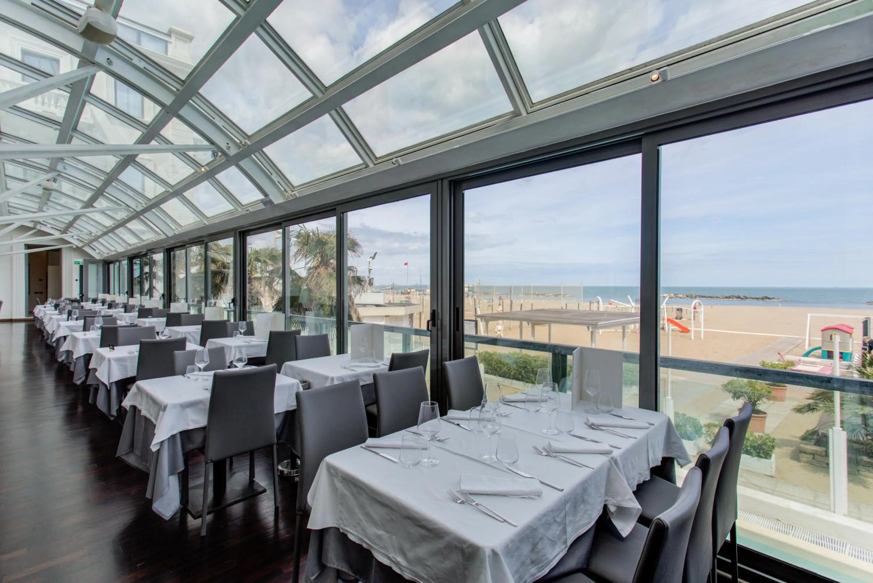 Restaurant/places to eat in Kursaal Hotel