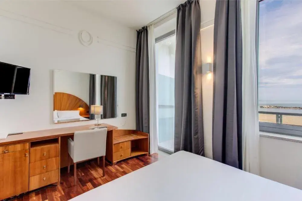 Double Room with Balcony and Sea View in Kursaal Hotel Double Room with Balcony and Sea View in Kursaal Hotel