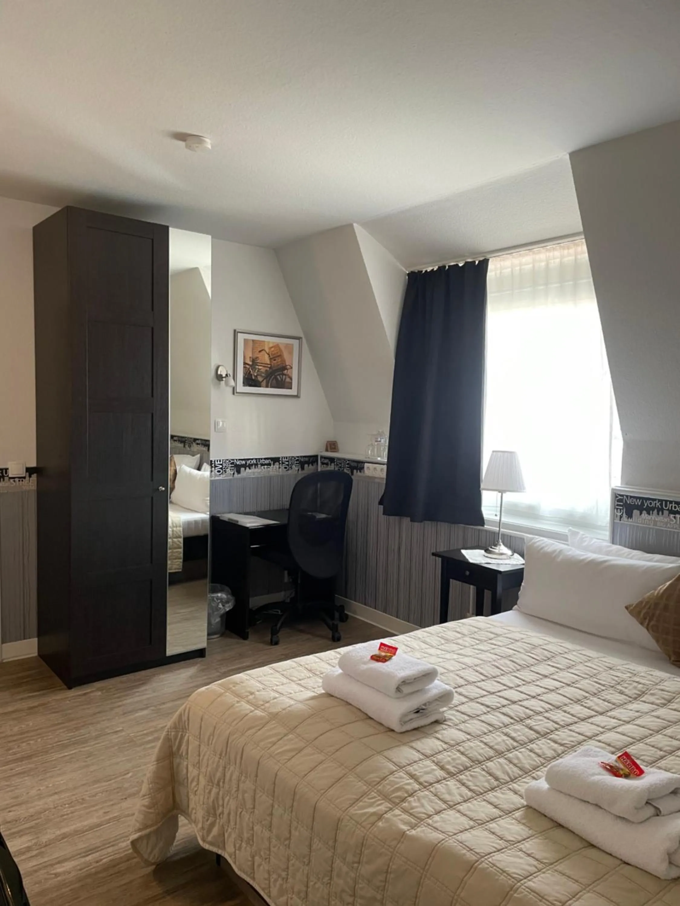 Photo of the whole room, Bed in Hotel Corsten