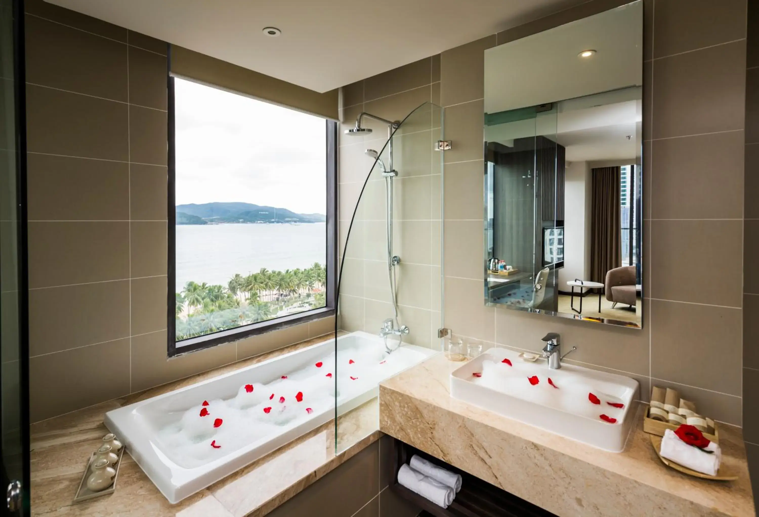 Suite with Sea View in Alana Nha Trang Beach Hotel Suite with Sea View in Alana Nha Trang Beach Hotel