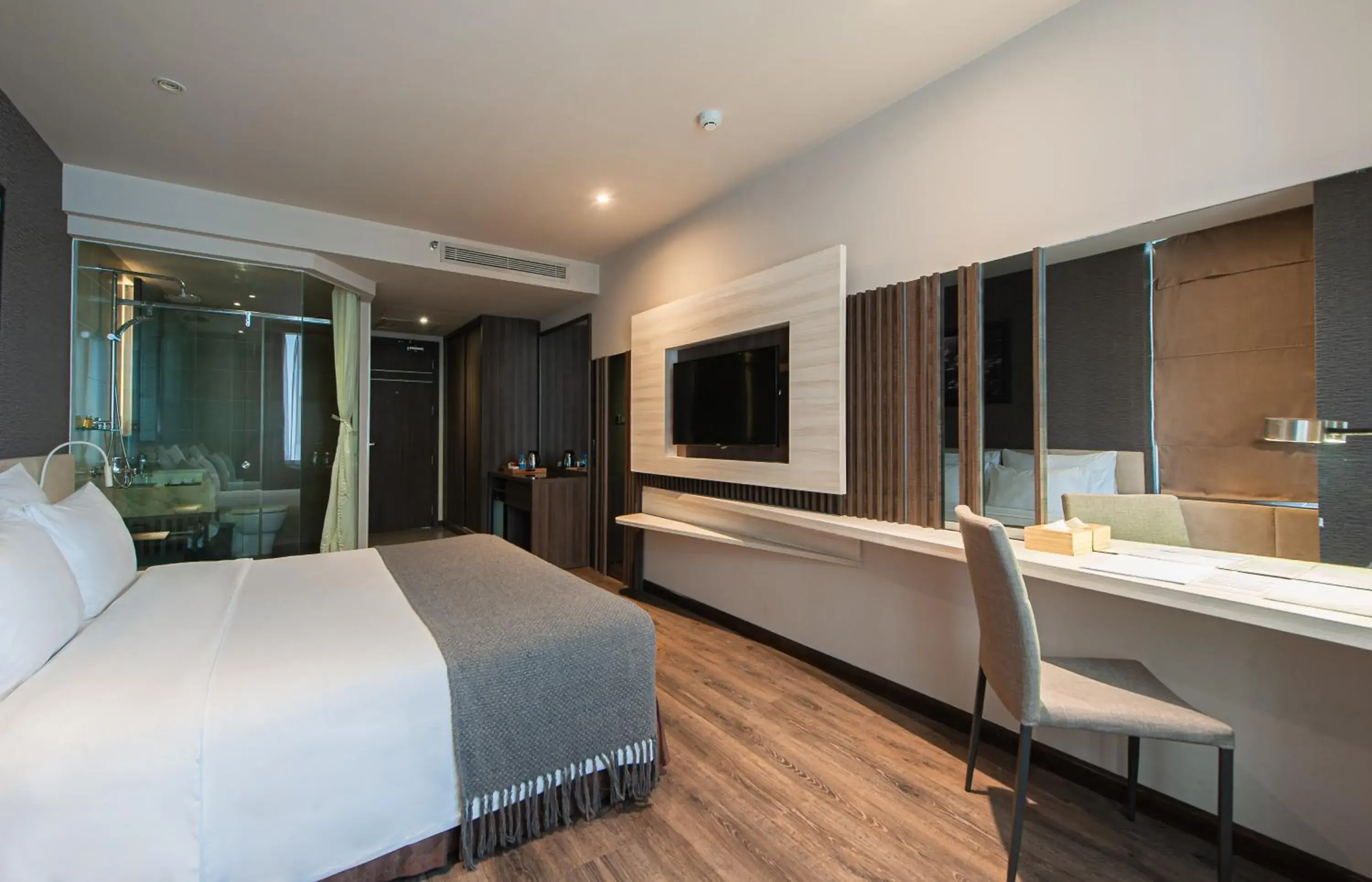 Deluxe Double Room with Side Sea View in Alana Nha Trang Beach Hotel Deluxe Double Room with Side Sea View in Alana Nha Trang Beach Hotel