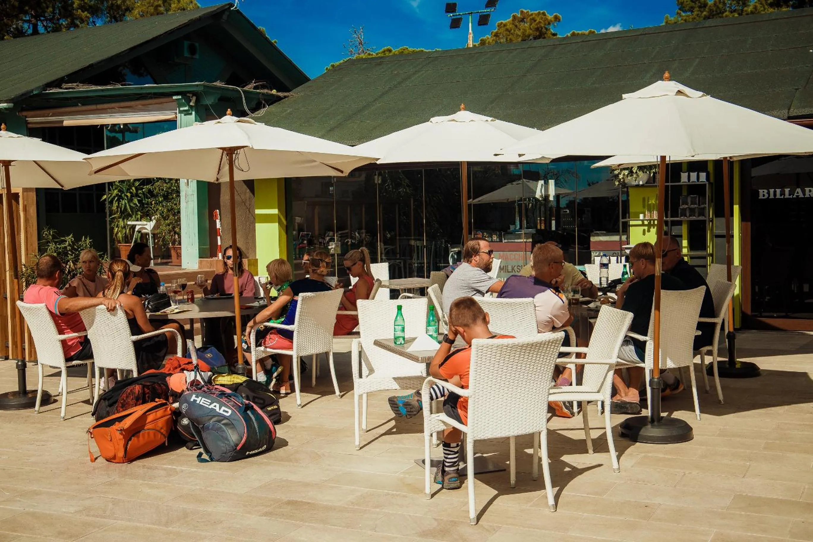 Restaurant/Places to Eat in Royal Tennis Club