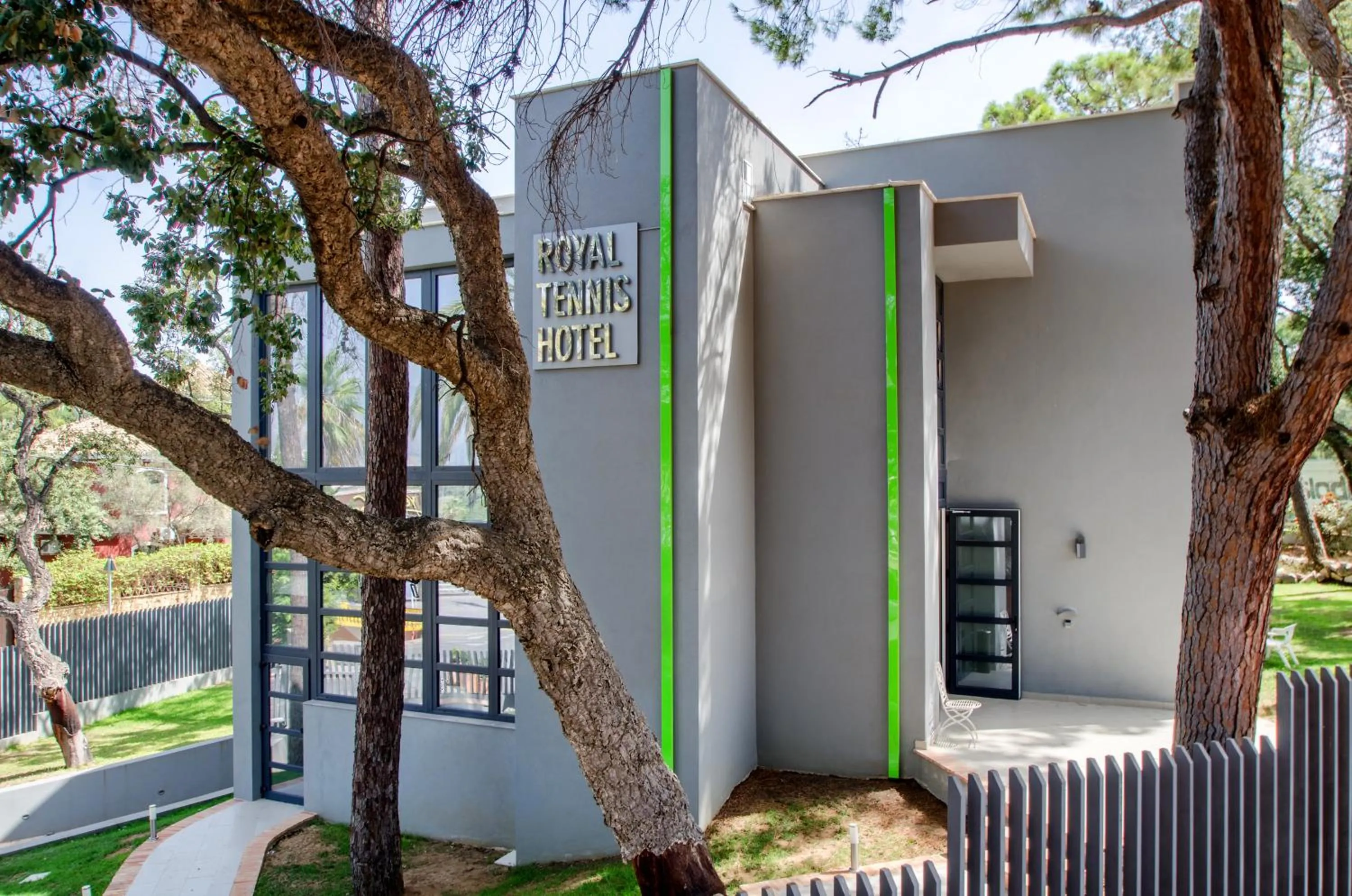 Facade/entrance, Property Building in Royal Tennis Club