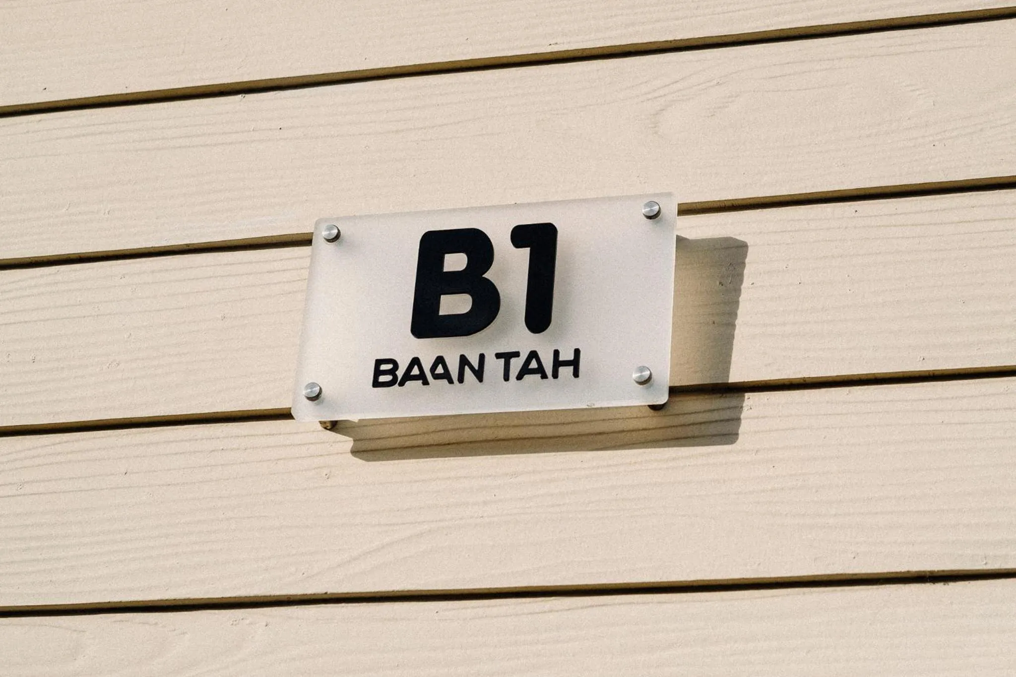 Facade/entrance in Baan Tah On The Sea