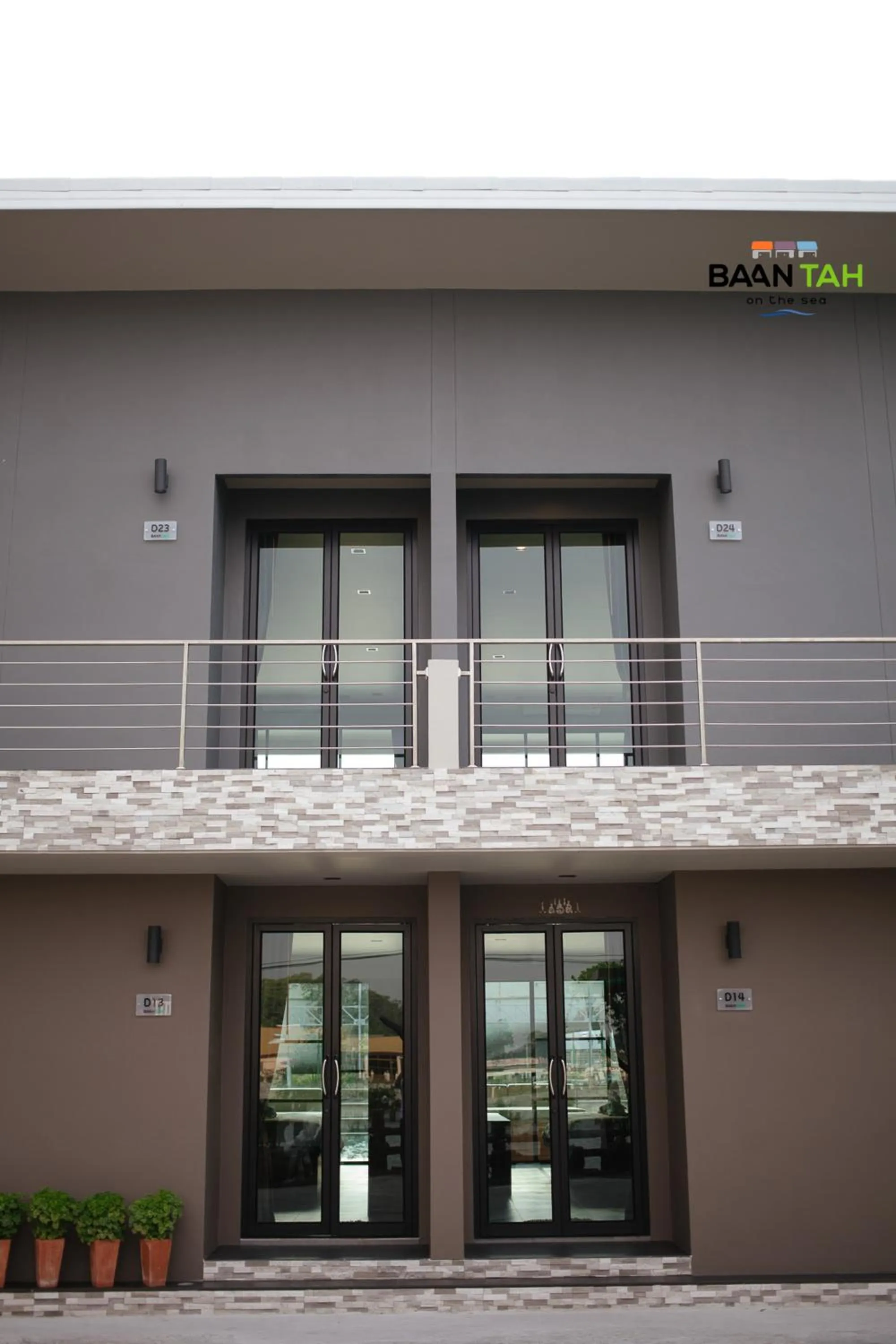 Facade/entrance in Baan Tah On The Sea