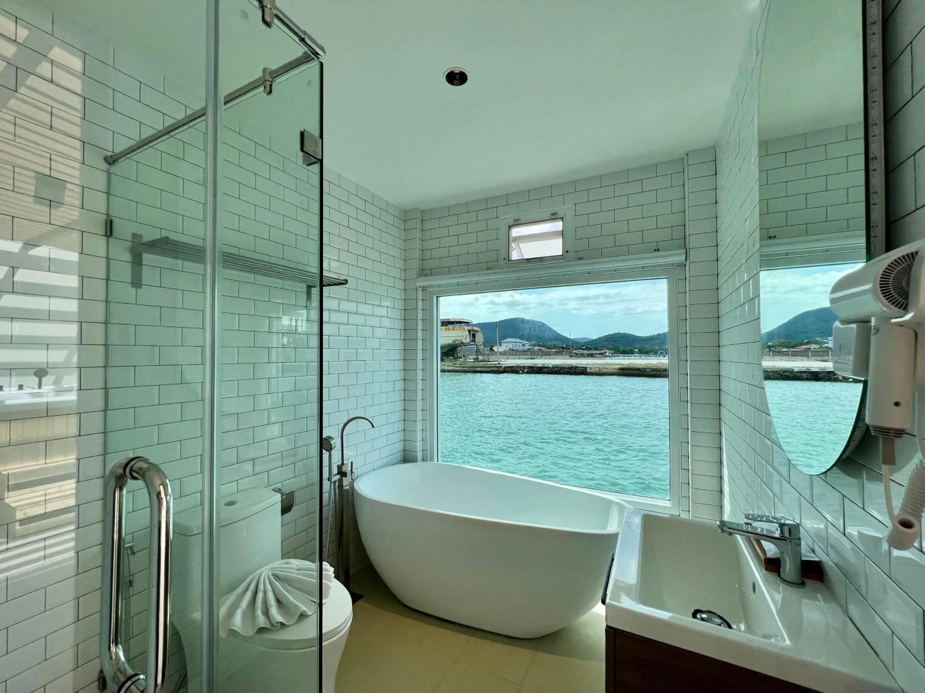 Shower in Baan Tah On The Sea