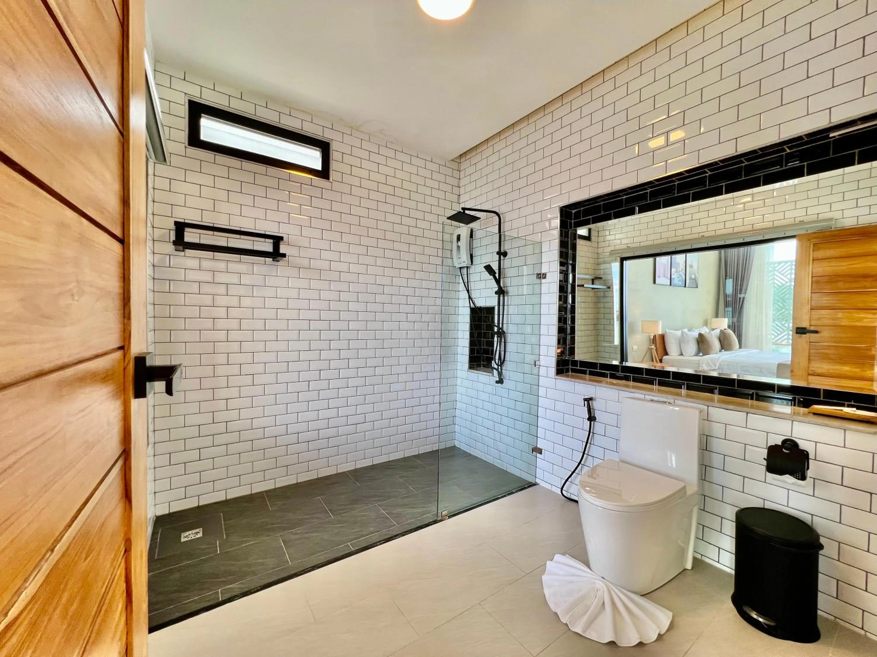 Shower in Baan Tah On The Sea