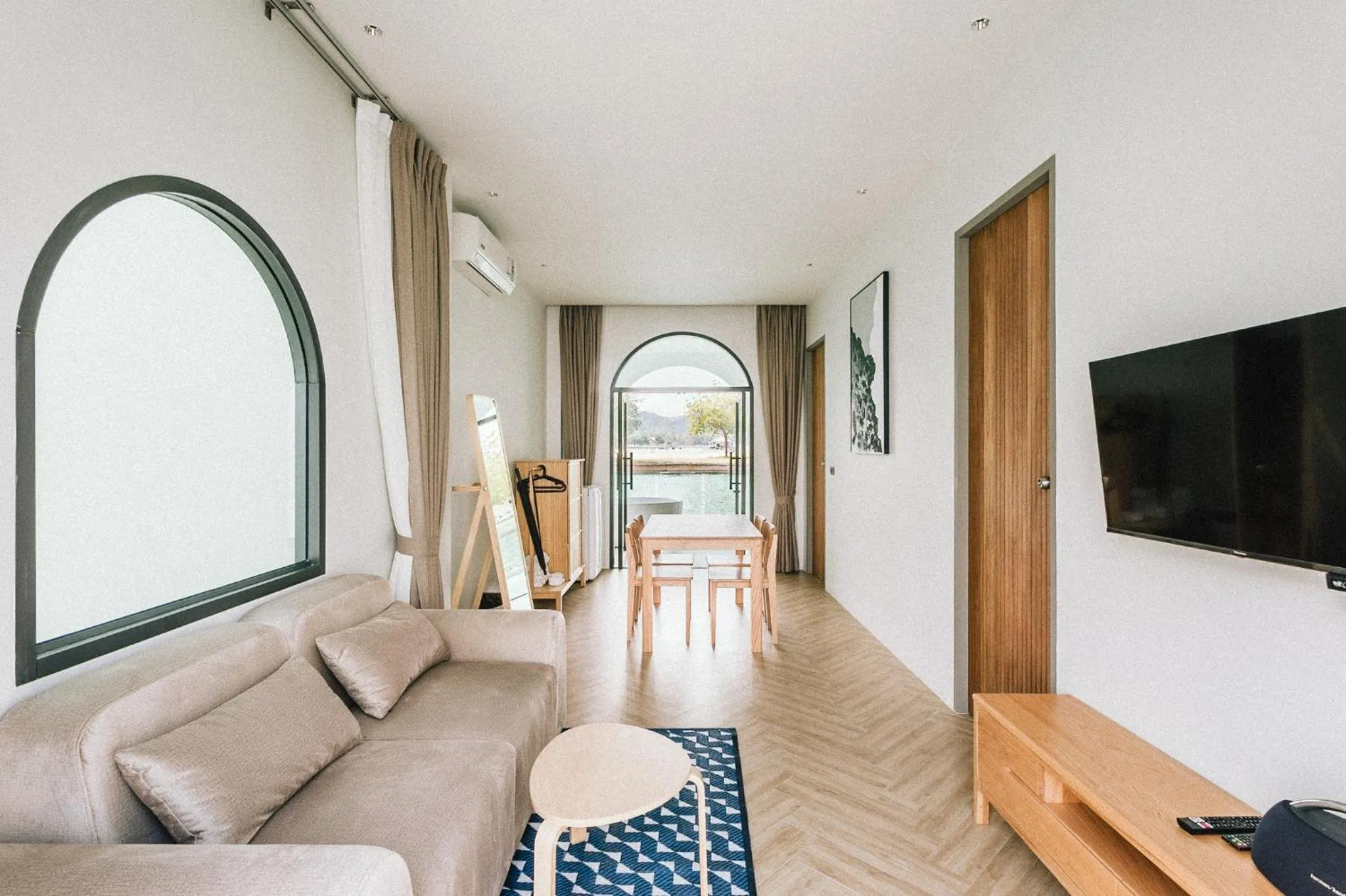 TV and multimedia in Baan Tah On The Sea