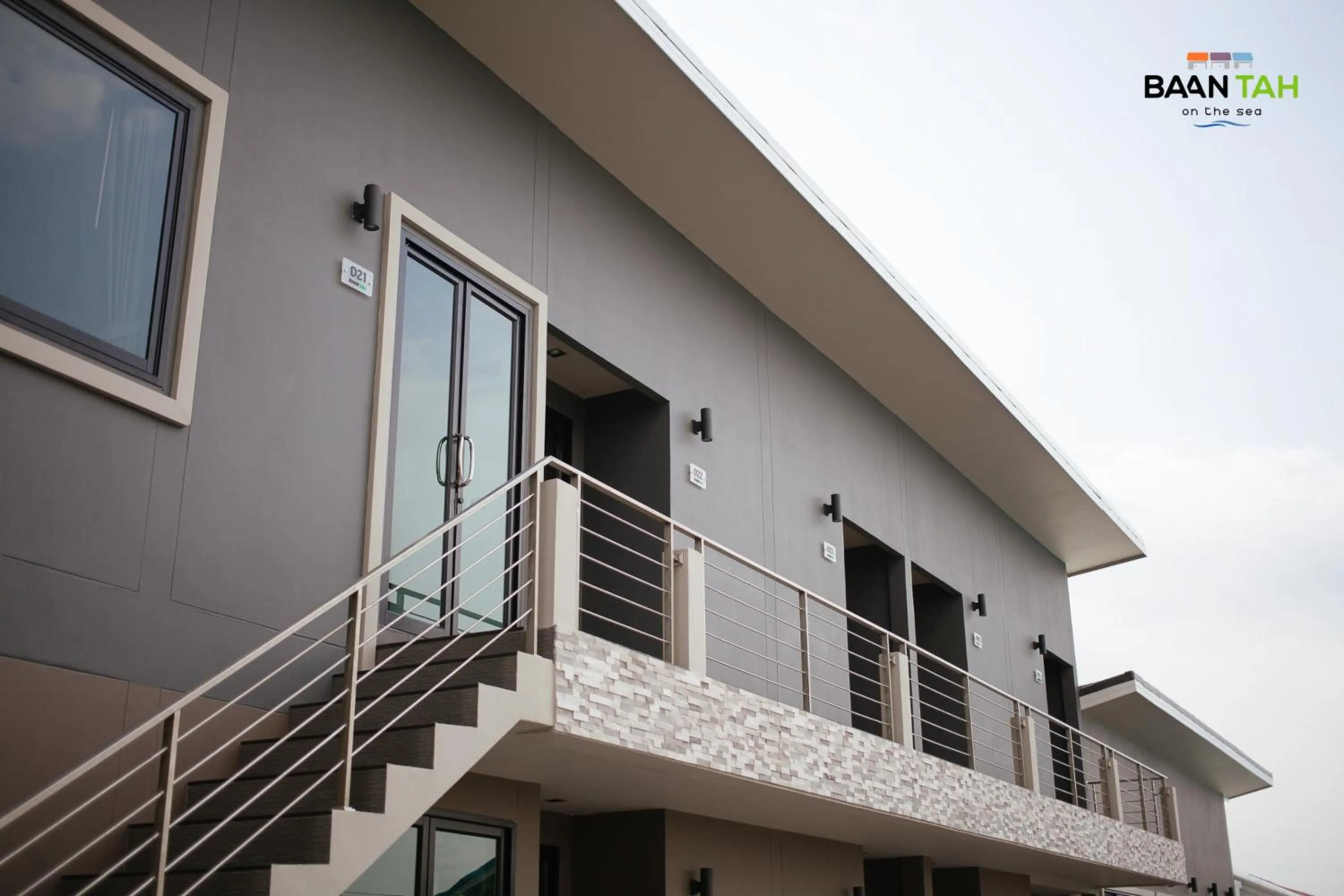 Facade/entrance in Baan Tah On The Sea