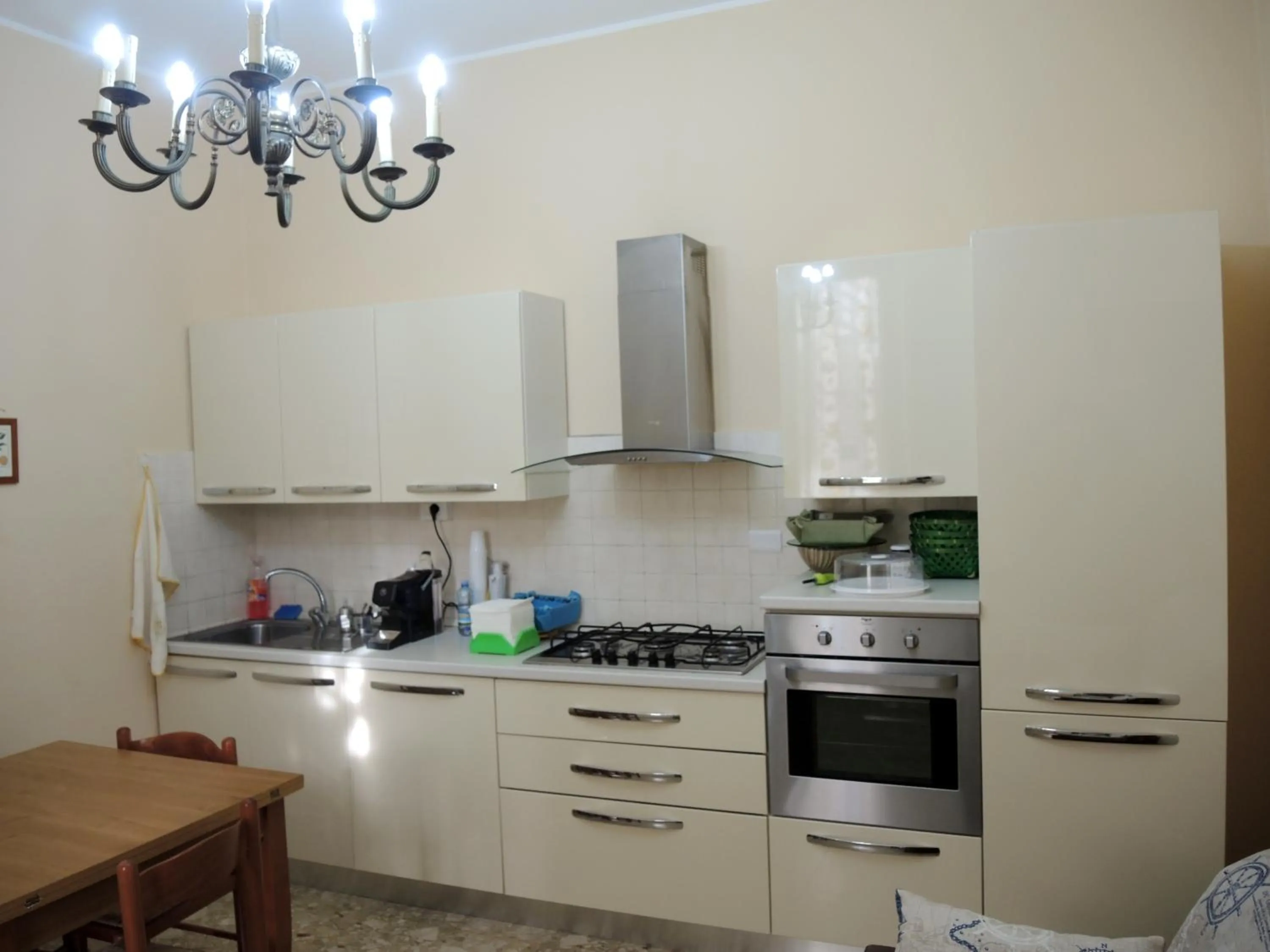 Communal kitchen in La Casa Di Ermelinda